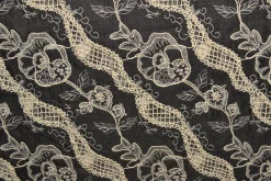 Broderie jeanslook – Black botanic heirloom
