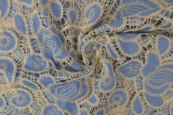 Broderie jeanslook – Light blue blossom
