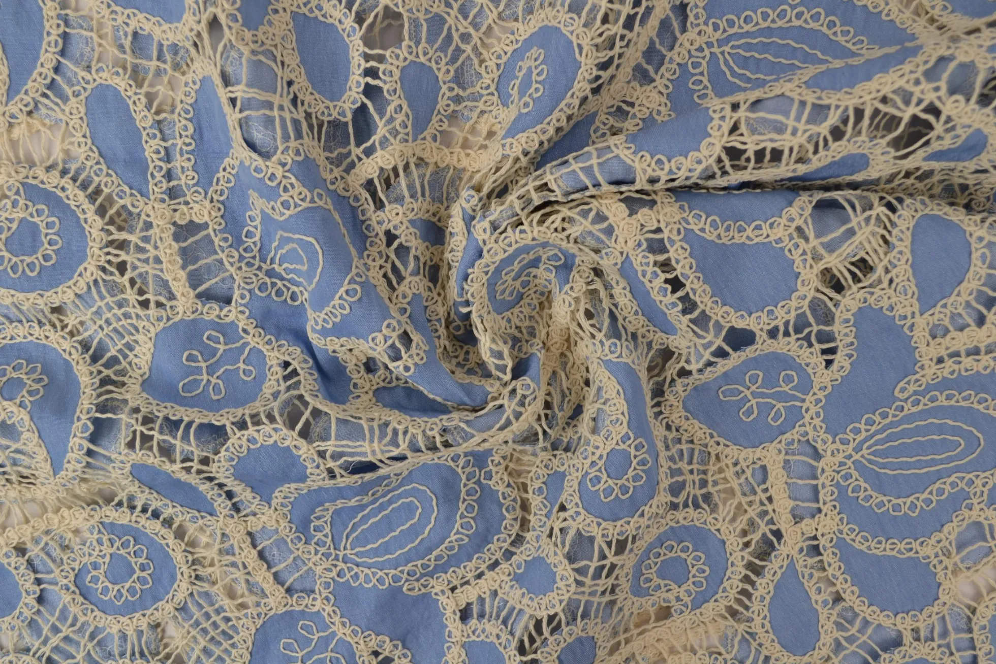 Broderie jeanslook – Light blue blossom