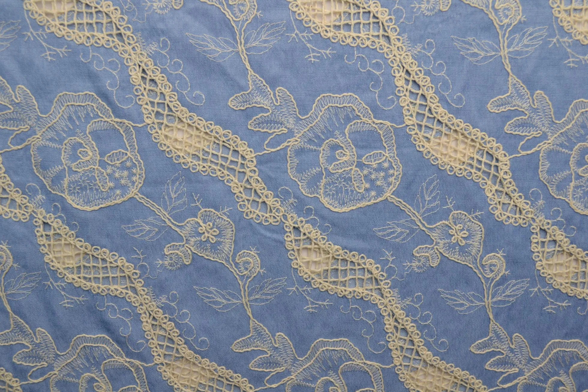 Broderie jeanslook – Light blue botanic heirloom