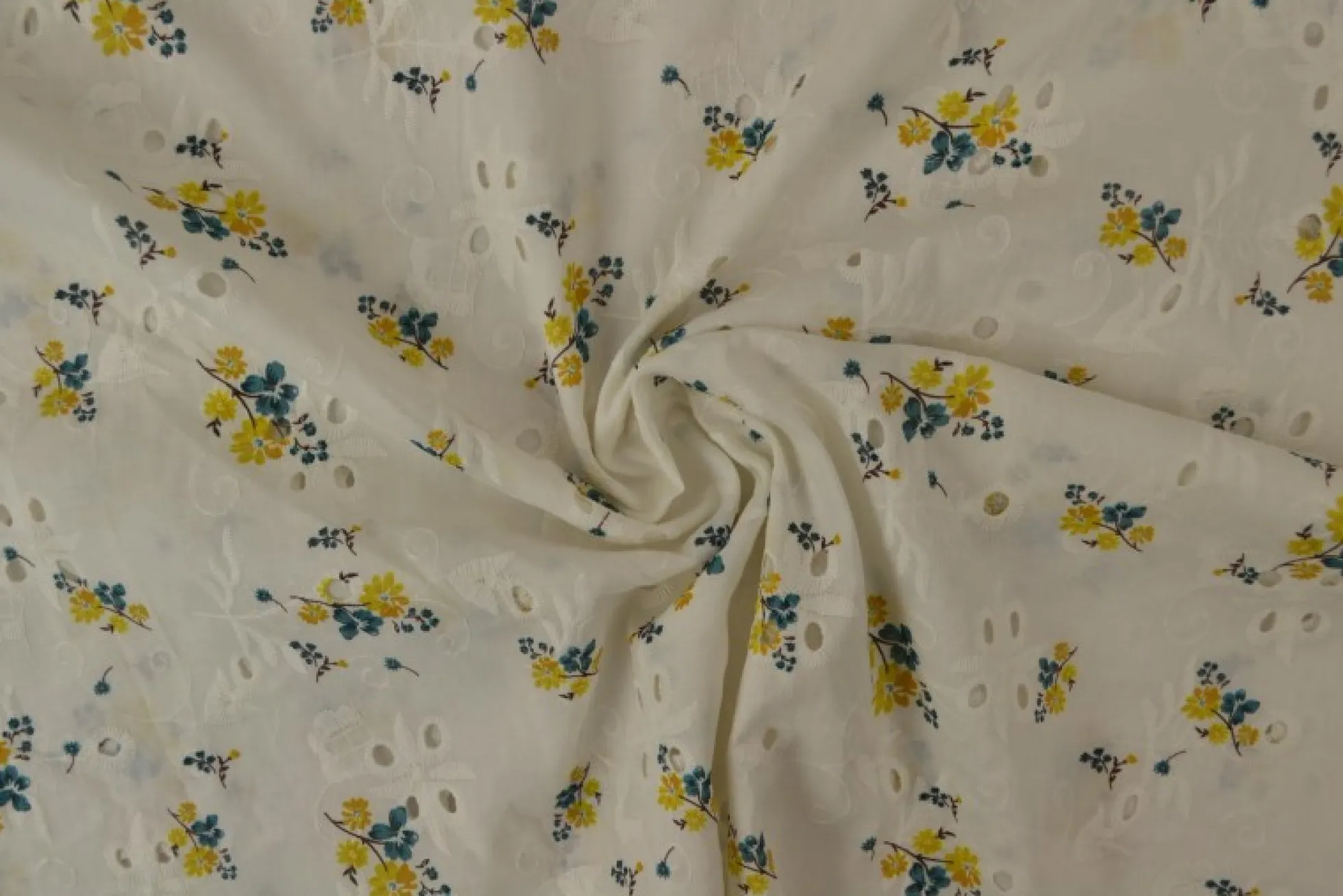 Broderie katoen – Sunlit garden