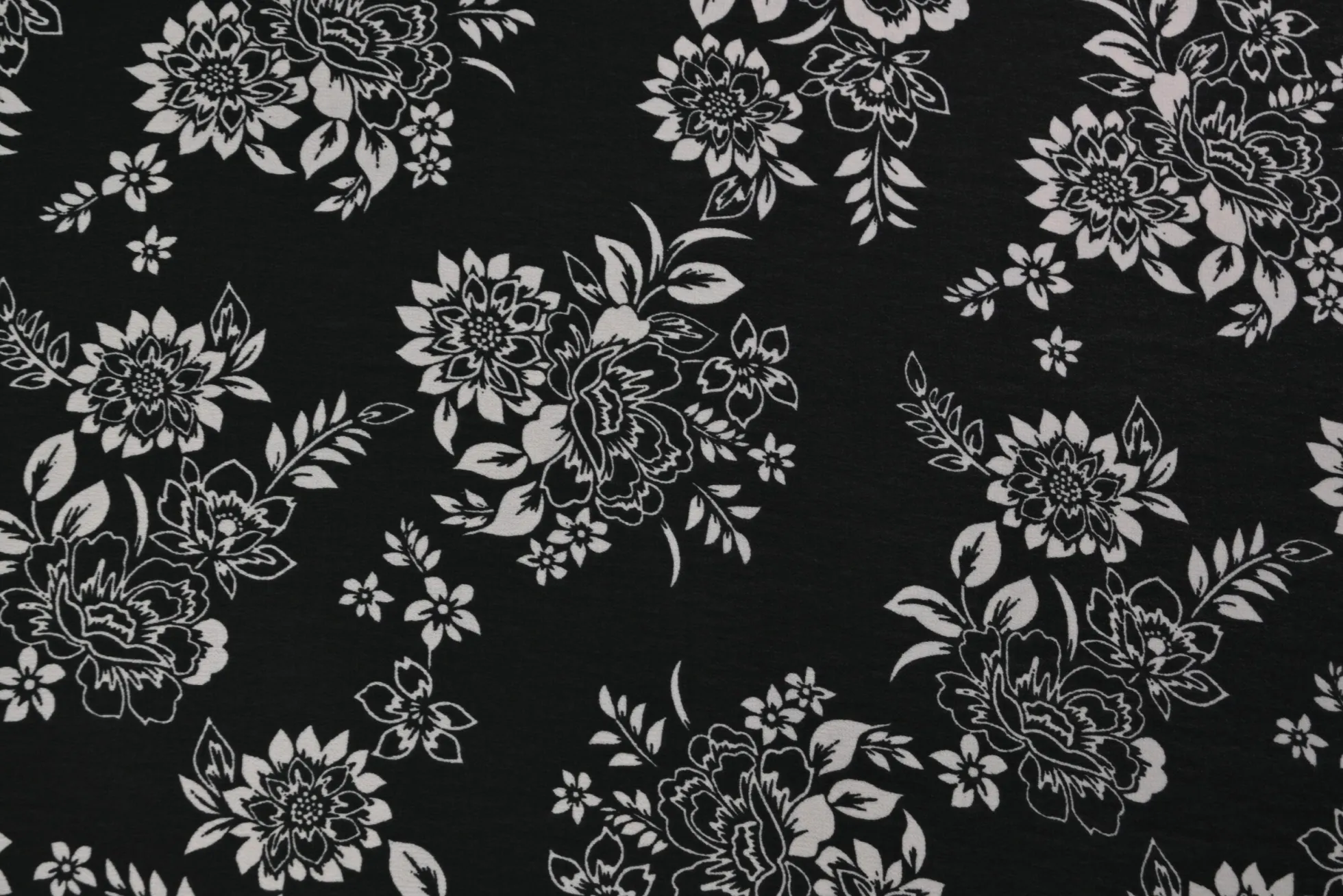 Chiffon – Black & ivory bloom