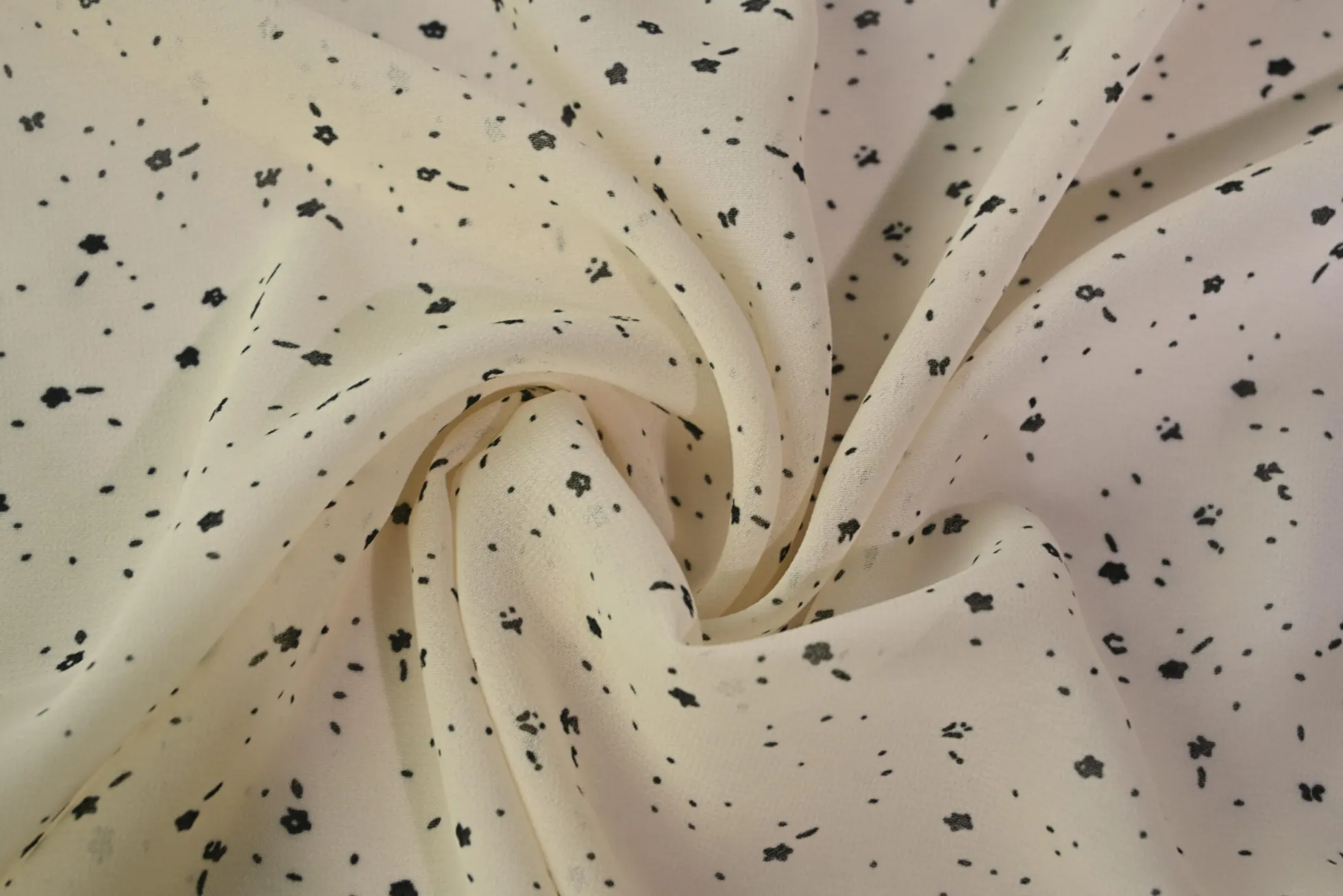 Chiffon – Floral speckles on ivory