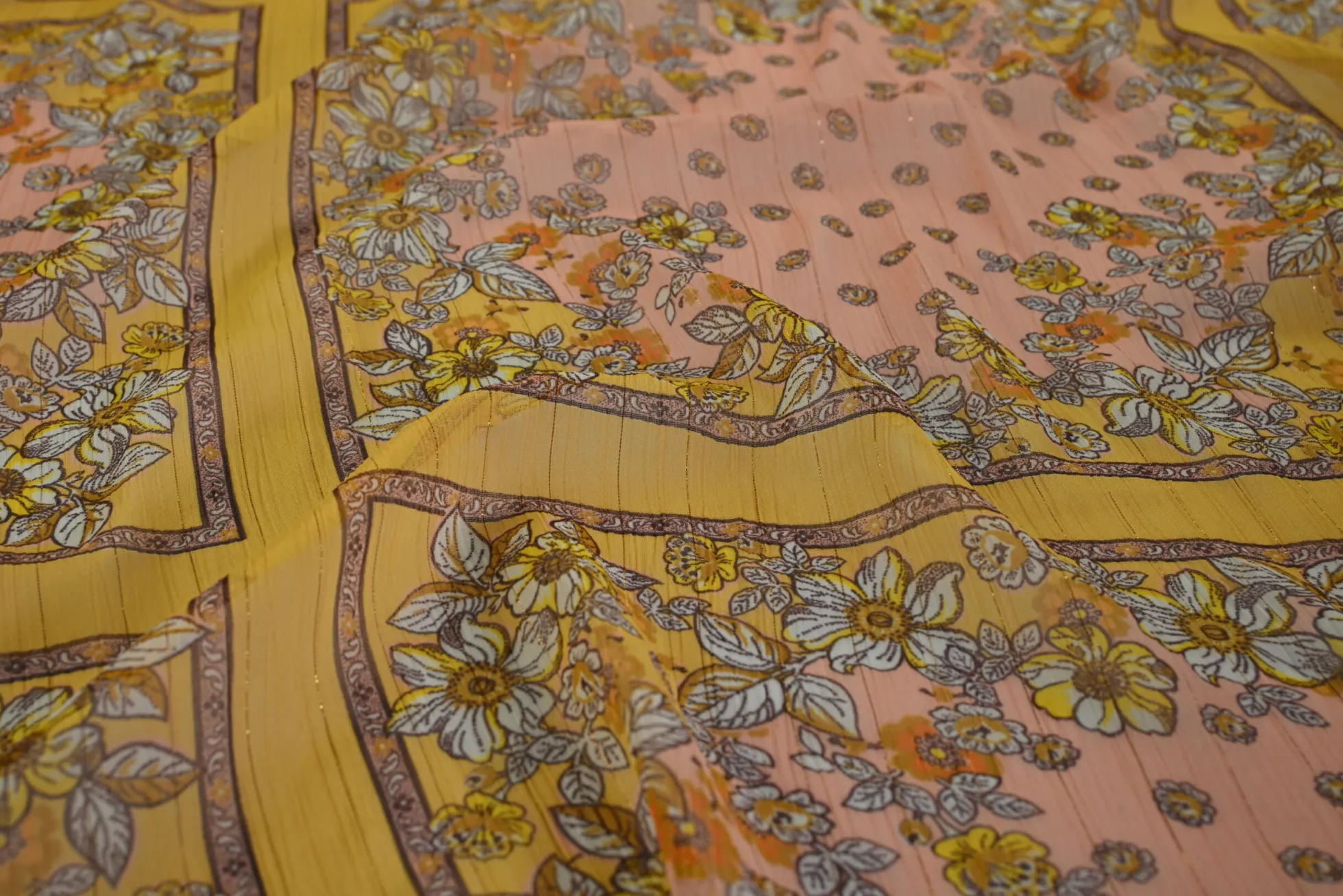 Chiffon – Flowers in the window yellow / salmon with lurex