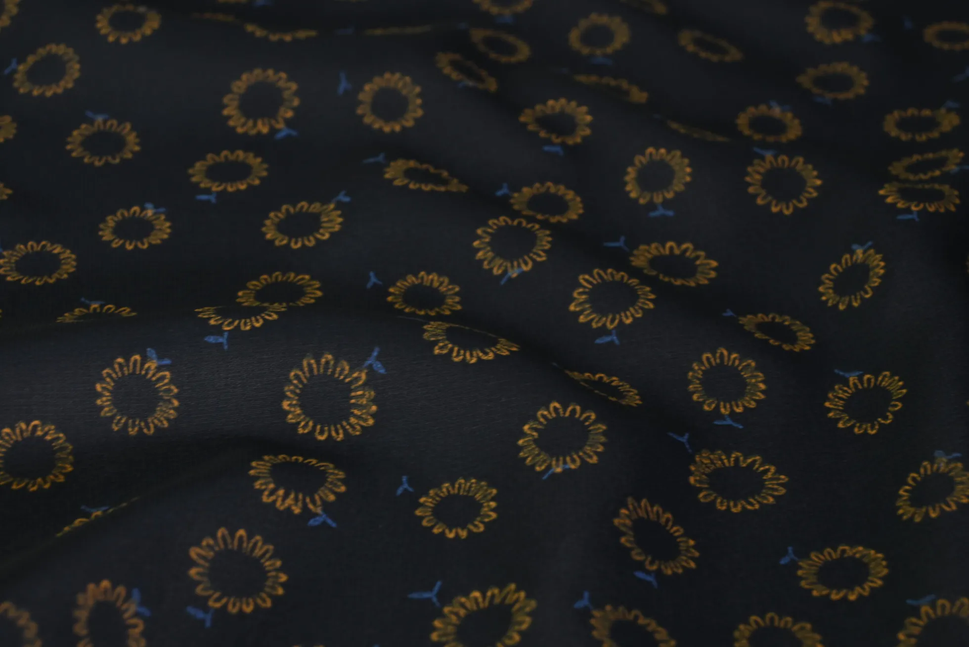 Chiffon – Noir petals