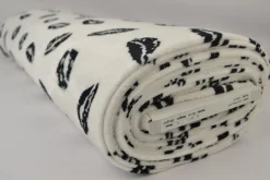Coral Fleece – Black lips on off-white