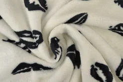 Coral Fleece – Black lips on off-white