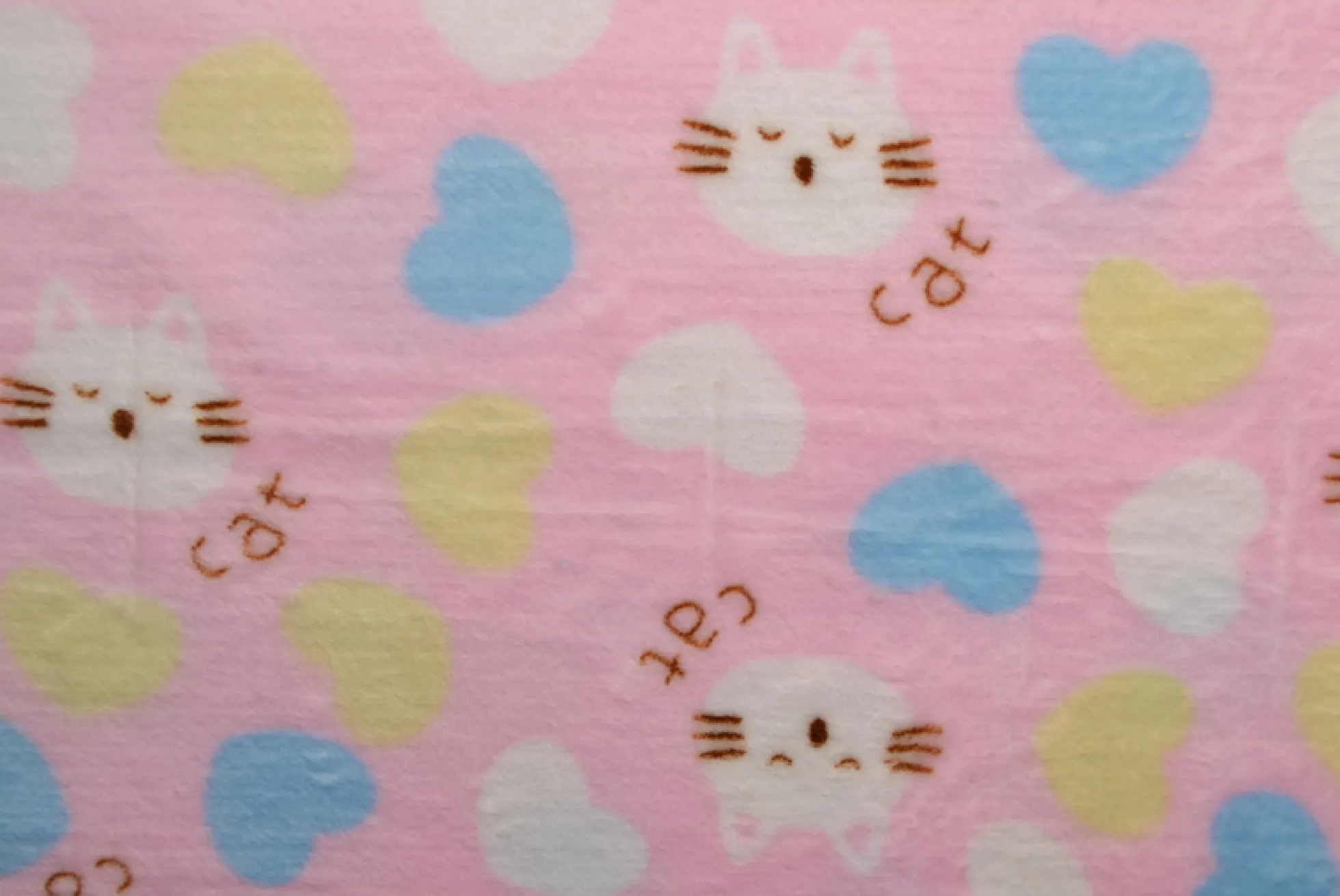 Coral Fleece – Cats & hearts on pink