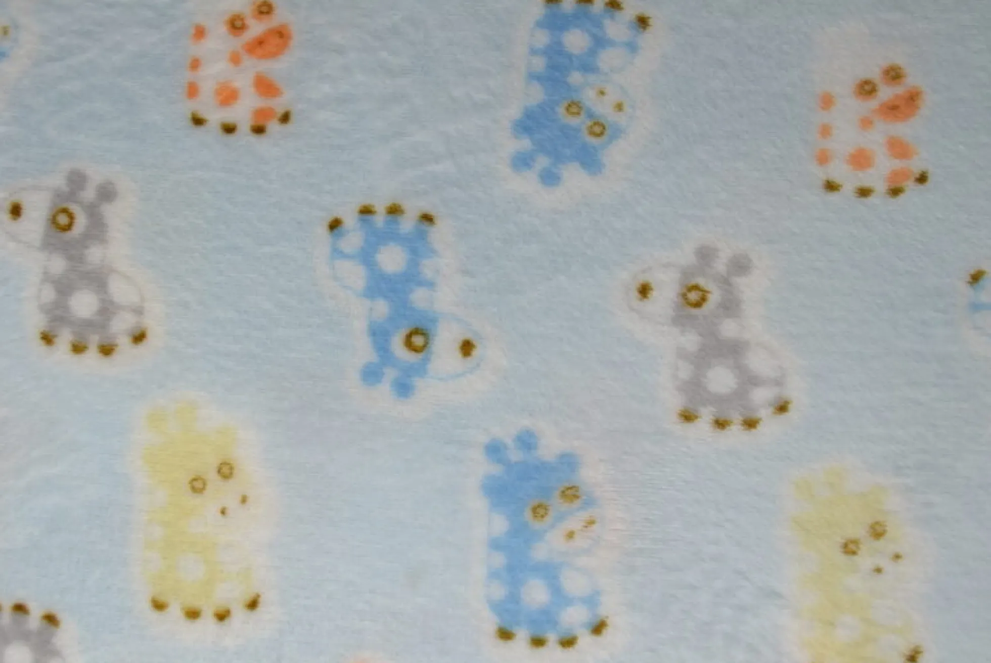 Coral Fleece – Giraffe on blue