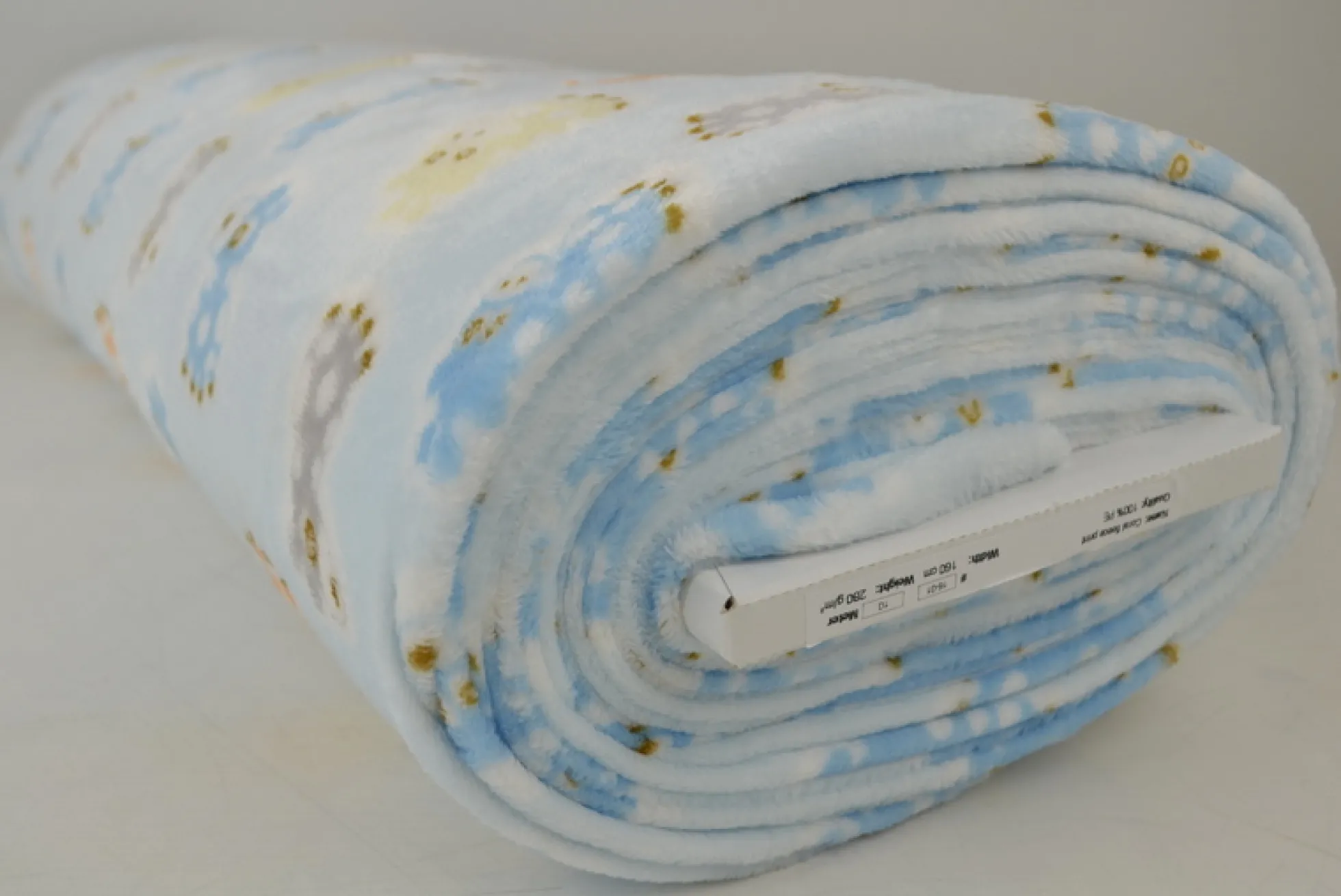 Coral Fleece – Giraffe on blue