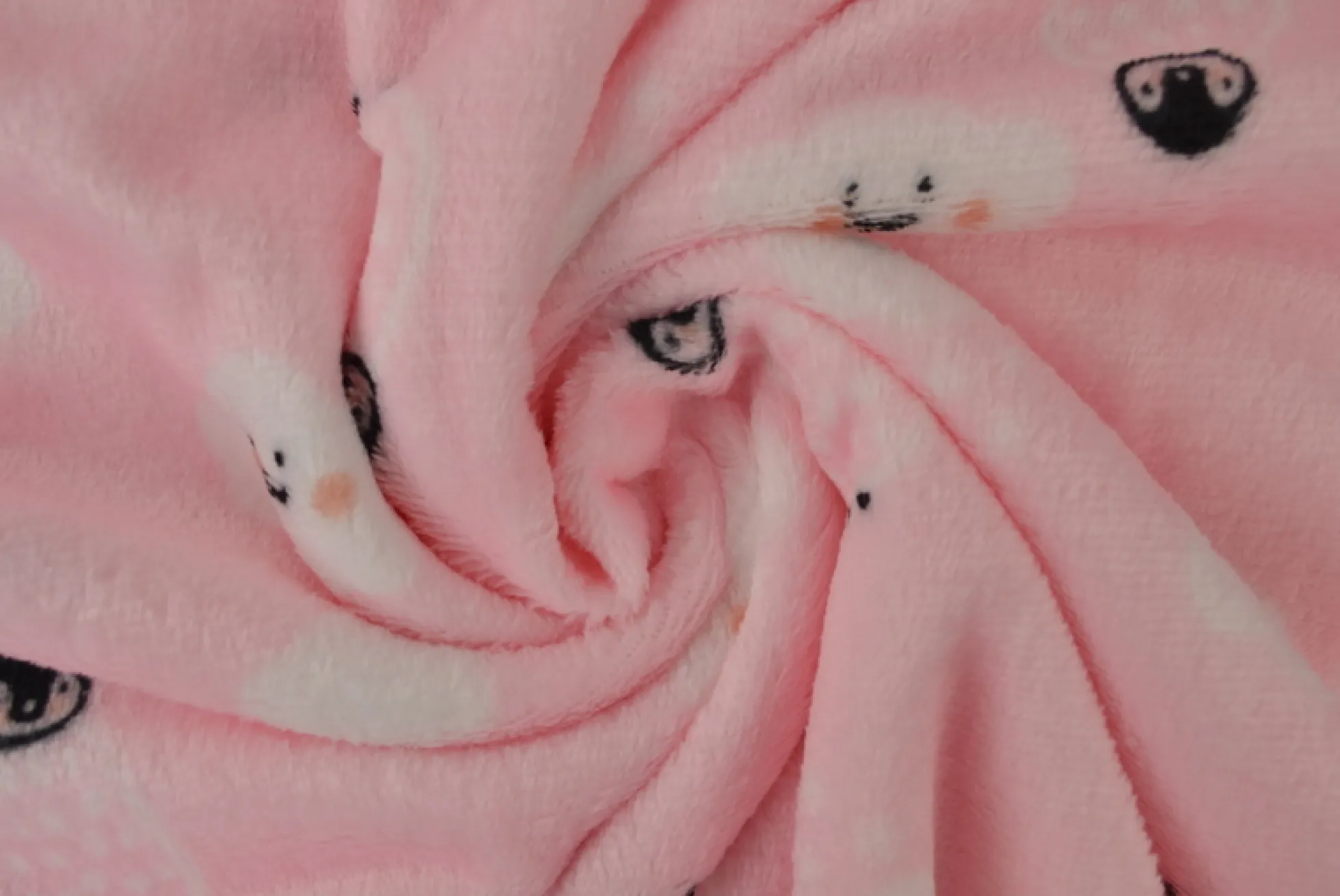 Coral Fleece – Pinguin & clouds on pink