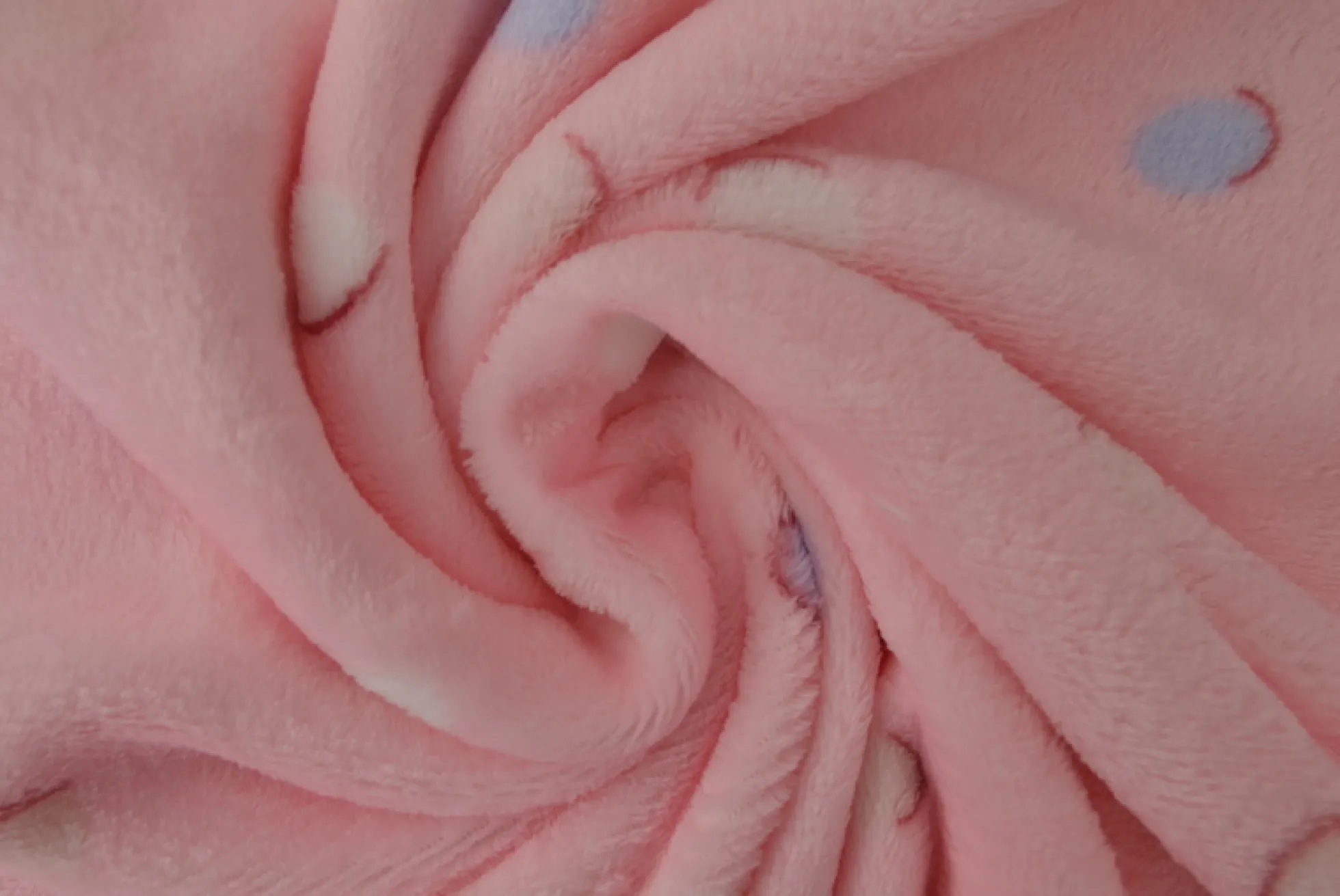 Coral Fleece – Spots on pink