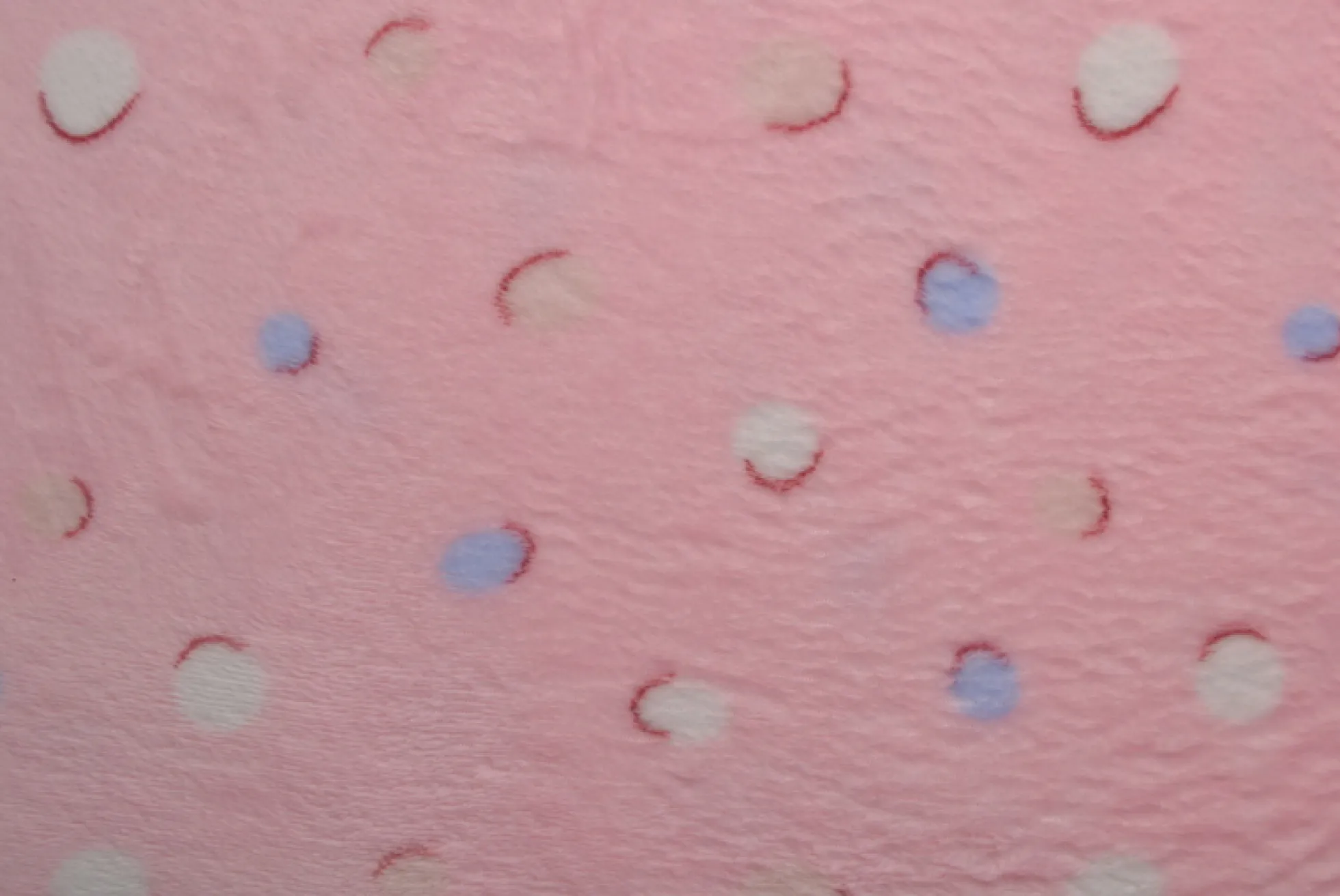 Coral Fleece – Spots on pink