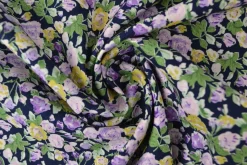 Coupon 170cm x 150cm | Katoen poplin – Retro bloemenprint paars en geel op navy