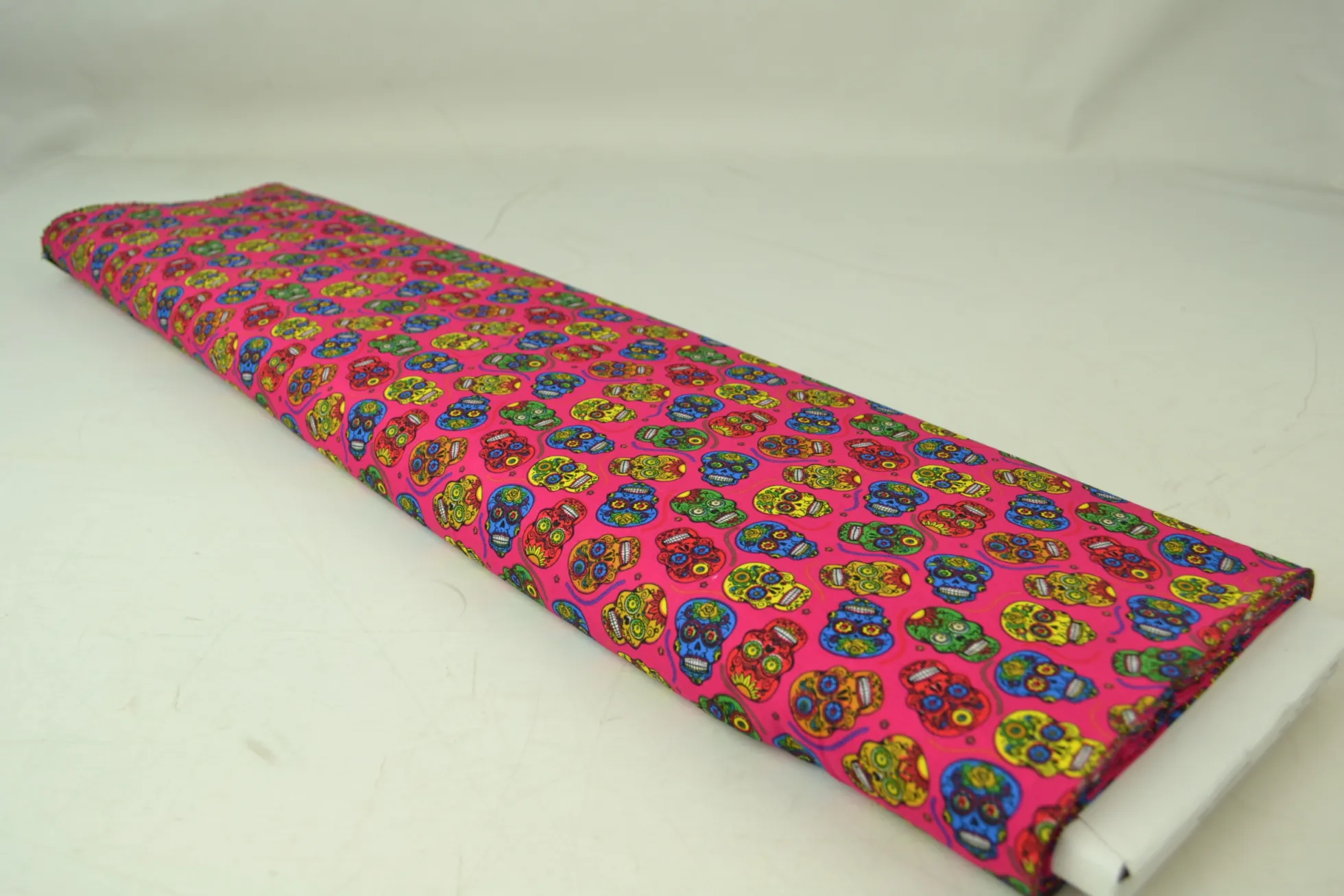 Coupon 120cm x 150cm | Katoen poplin – Schedel fuchsia
