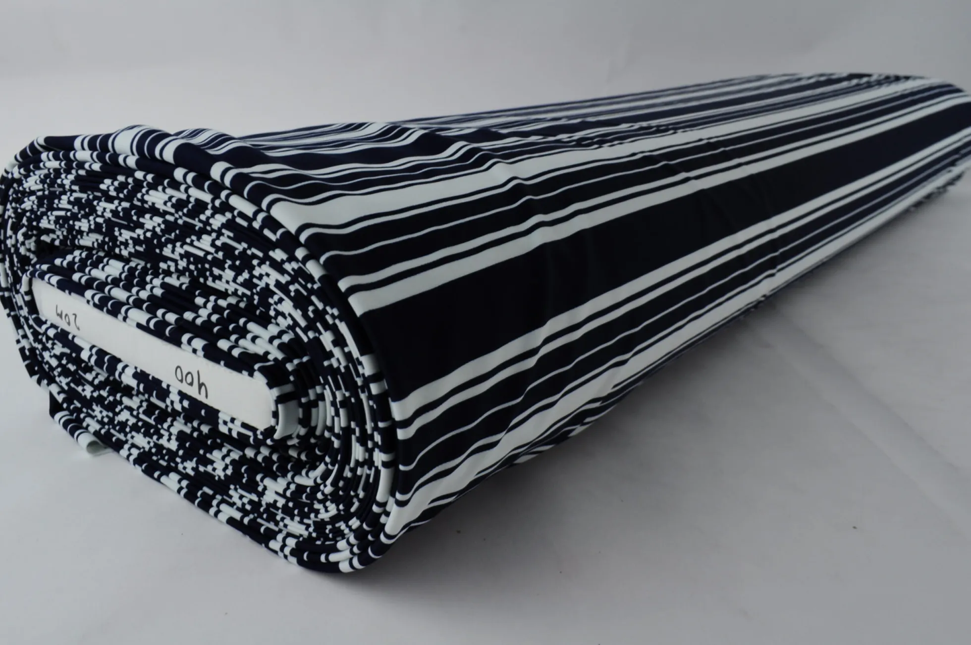 Coupon 150cm x 155cm | Lycra – Navy lines