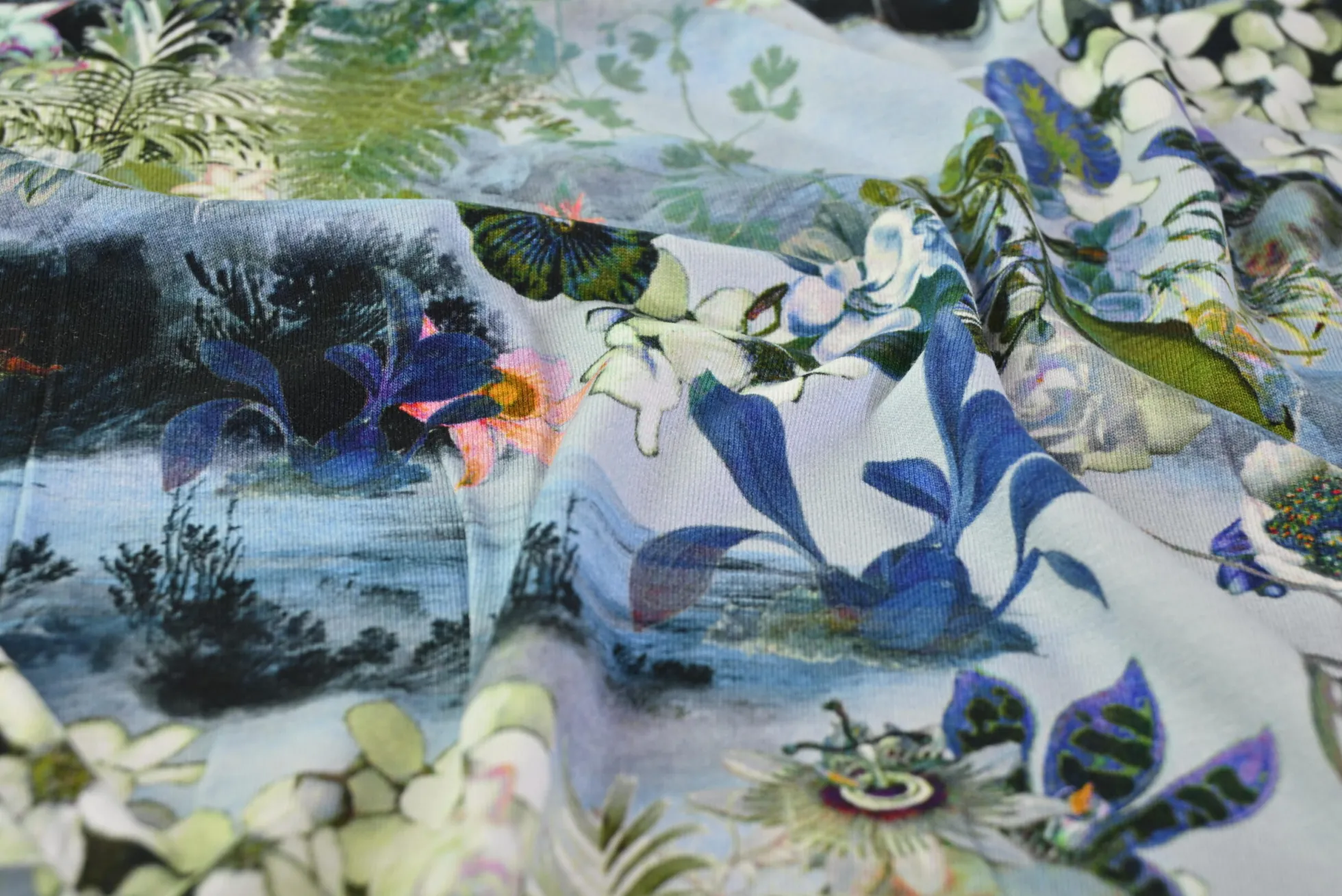 Coupon 100cm x 150cm | Viscose tricot – Moonlit Hydrangea Haven