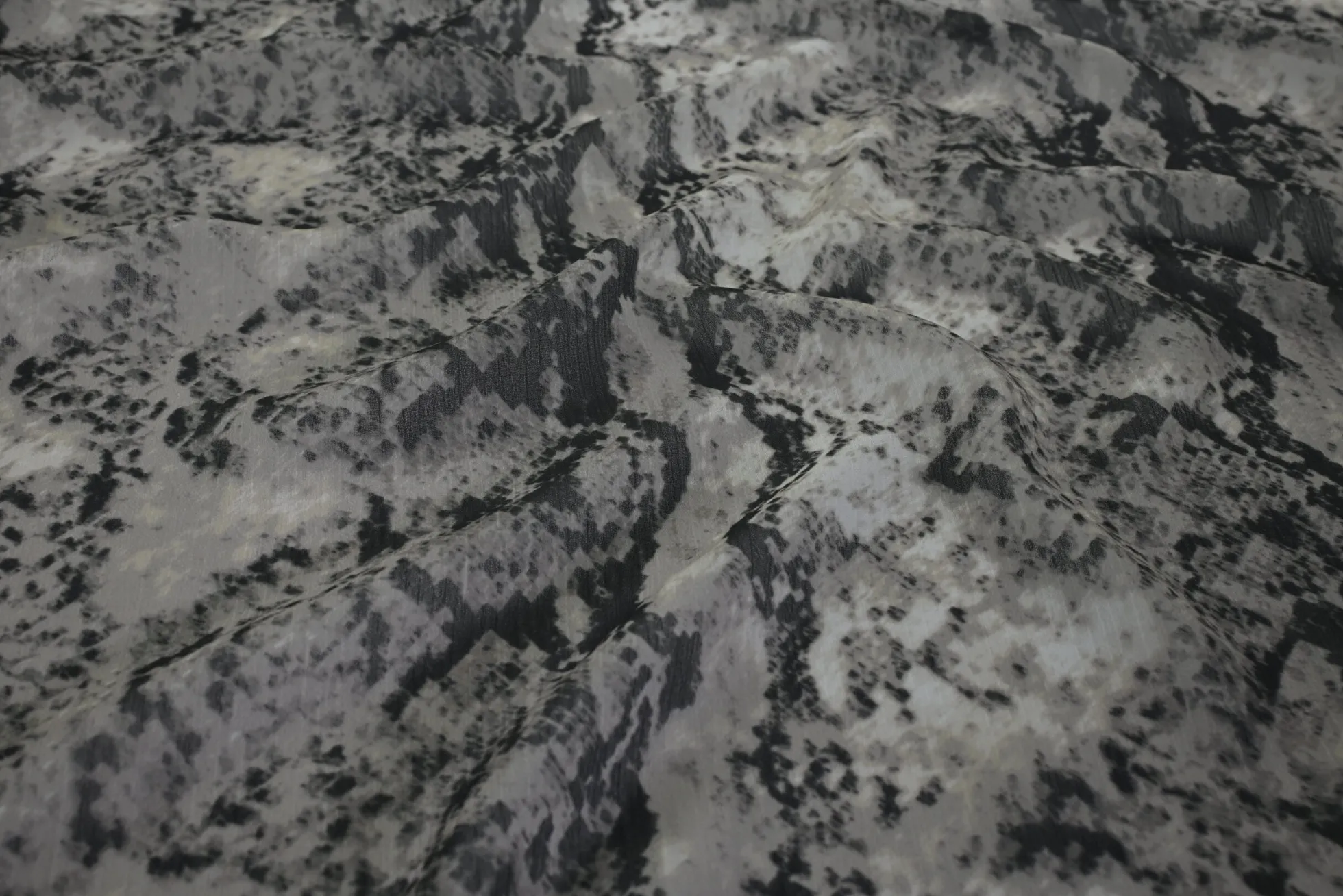 Crinkle chiffon – Snake