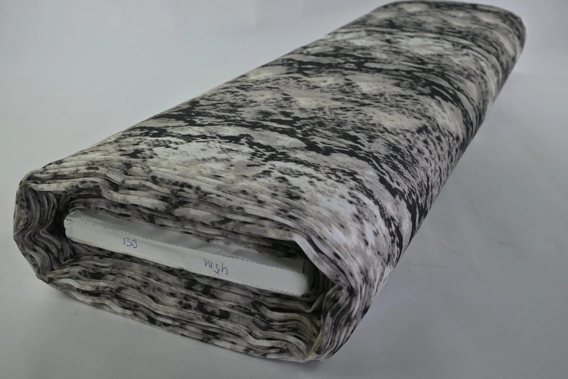 Crinkle chiffon – Snake