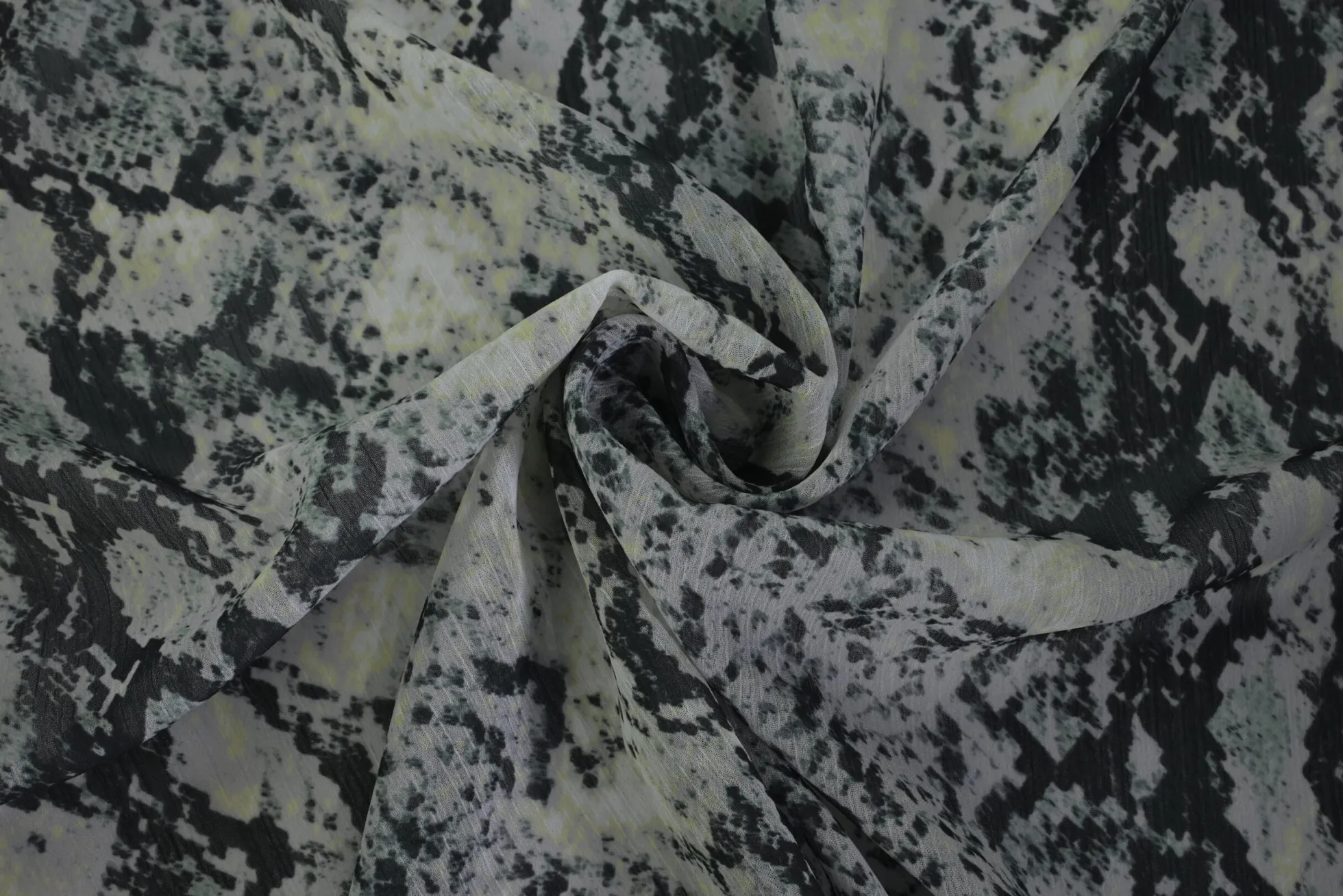 Crinkle chiffon – Snake with bright yellow