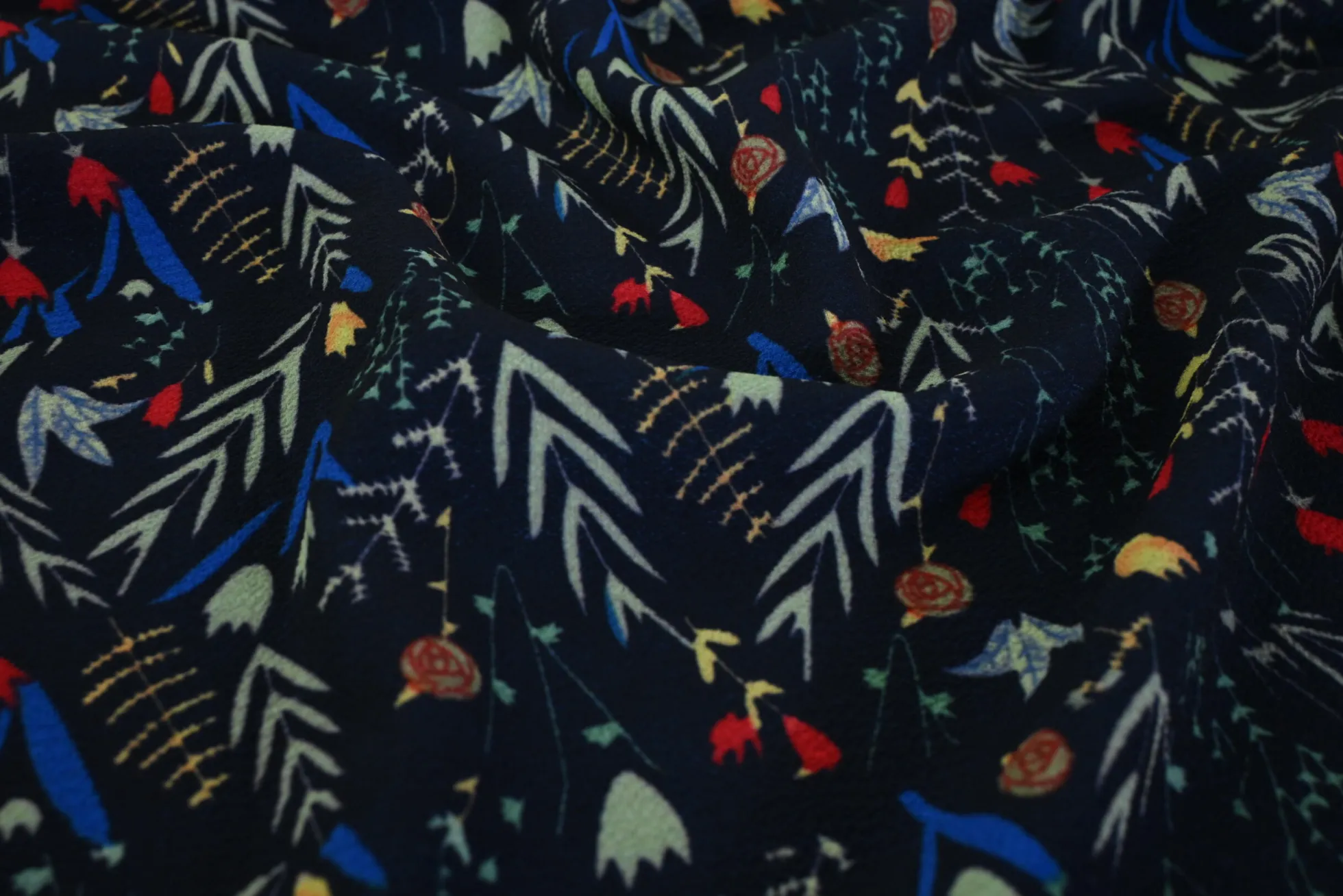 Crêpe / bubble chiffon – Flowers on navy