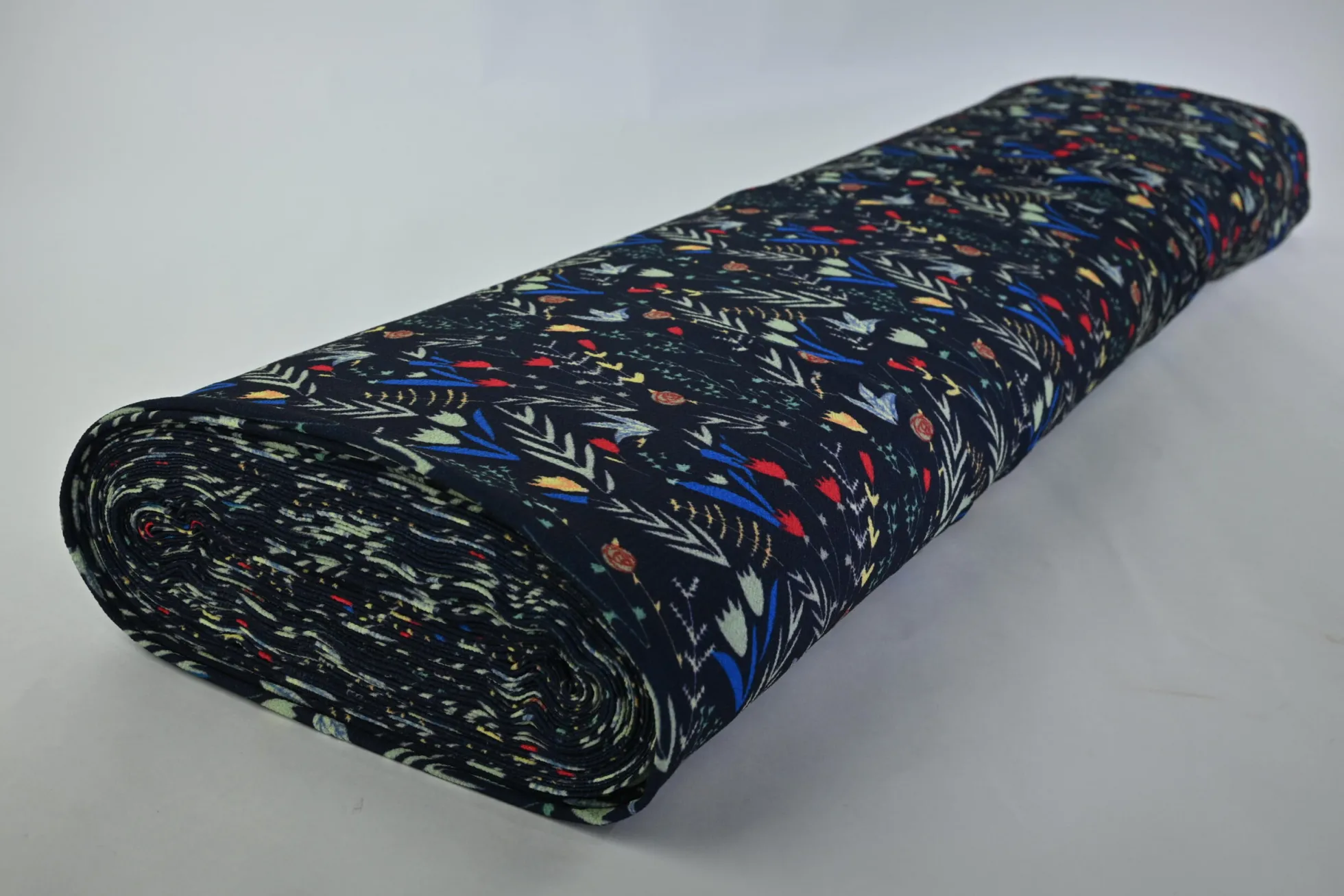 Crêpe / bubble chiffon – Flowers on navy