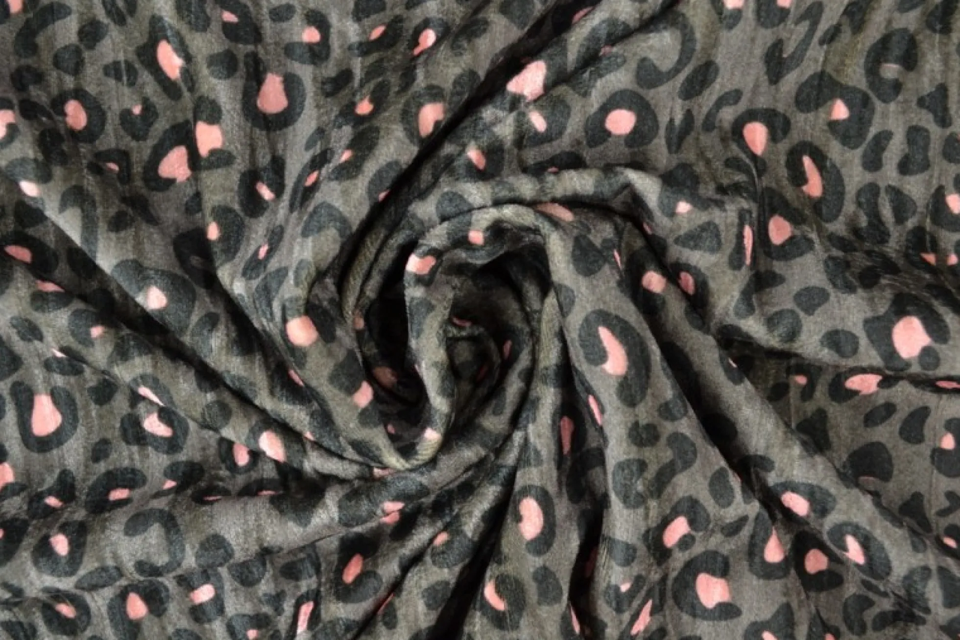 Fluweel stretch – Green with pink animal spots crushed look