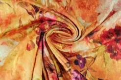 Fluweel stretch – Orange colored flowers