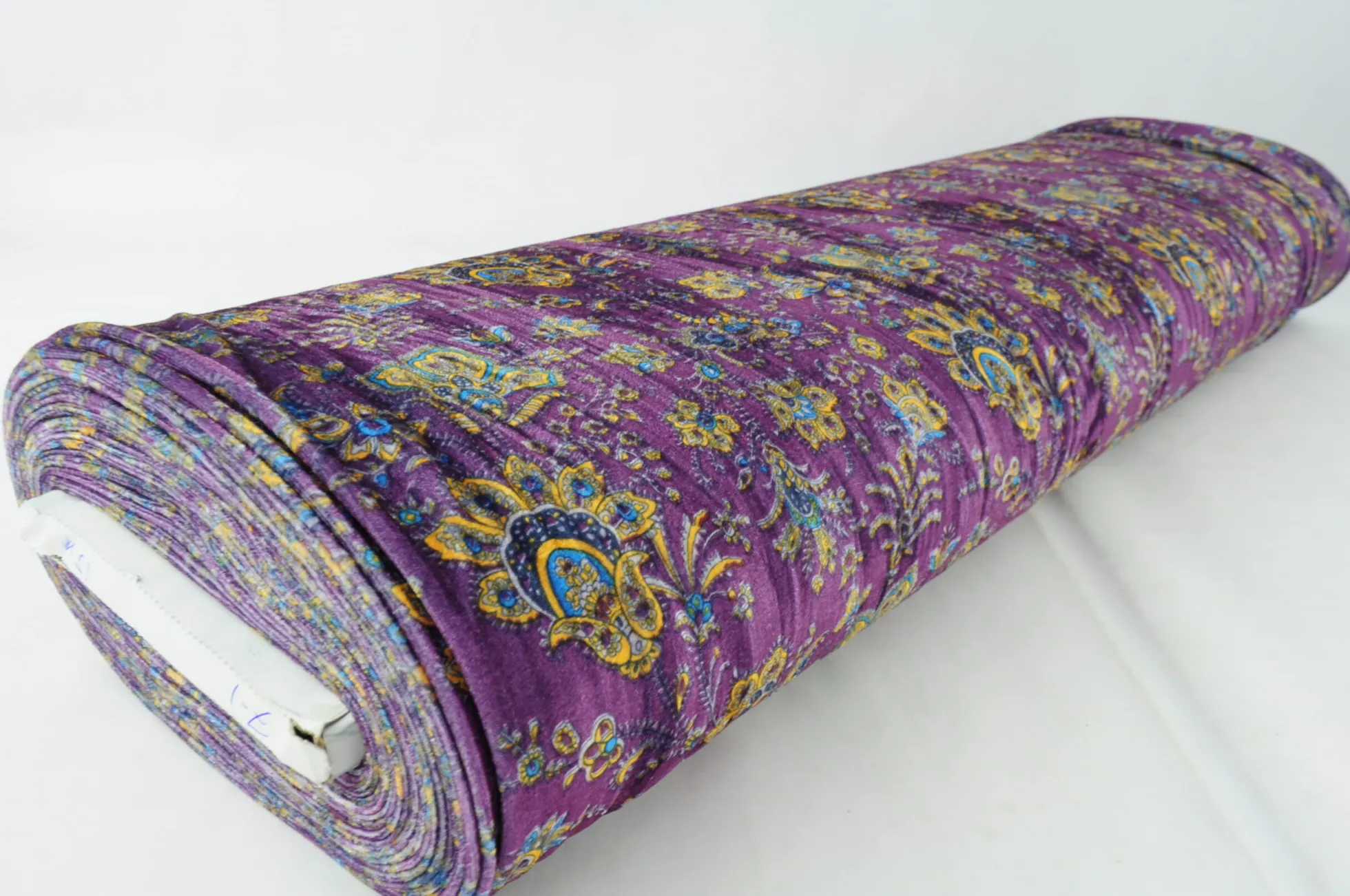 Fluweel stretch – Paisley on purple crushed look