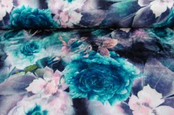 Fluweel stretch – Petrol colored flowers