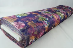 Fluweel stretch – Retro dark purple and green roses striped woven