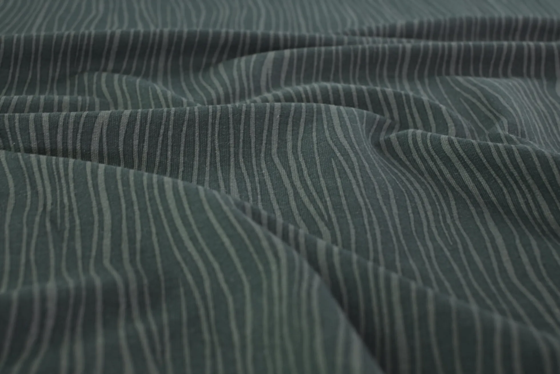 French terry – Charcoal Wavy Lines