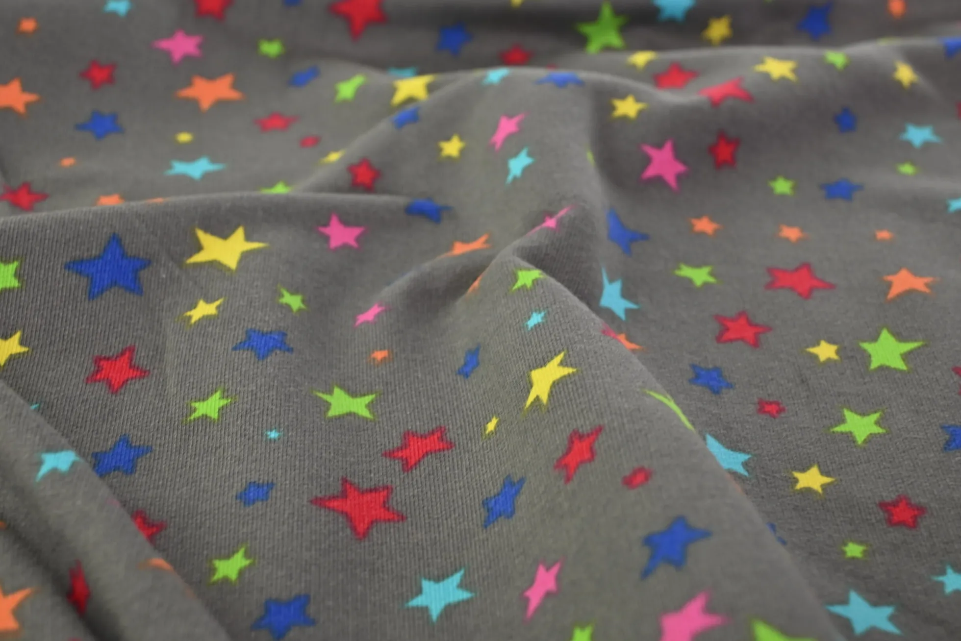 French terry – Colorful stars on dark grey