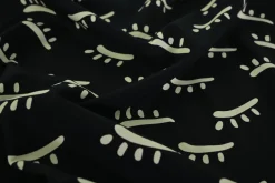 Heavy travelstof – Eyelash on black