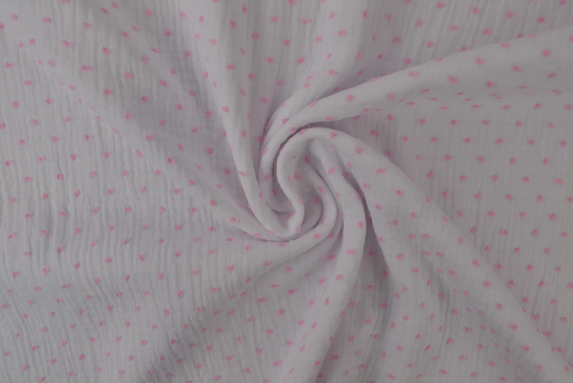 Hydrofiel / Mousseline dobby – Wit met baby roze stippen