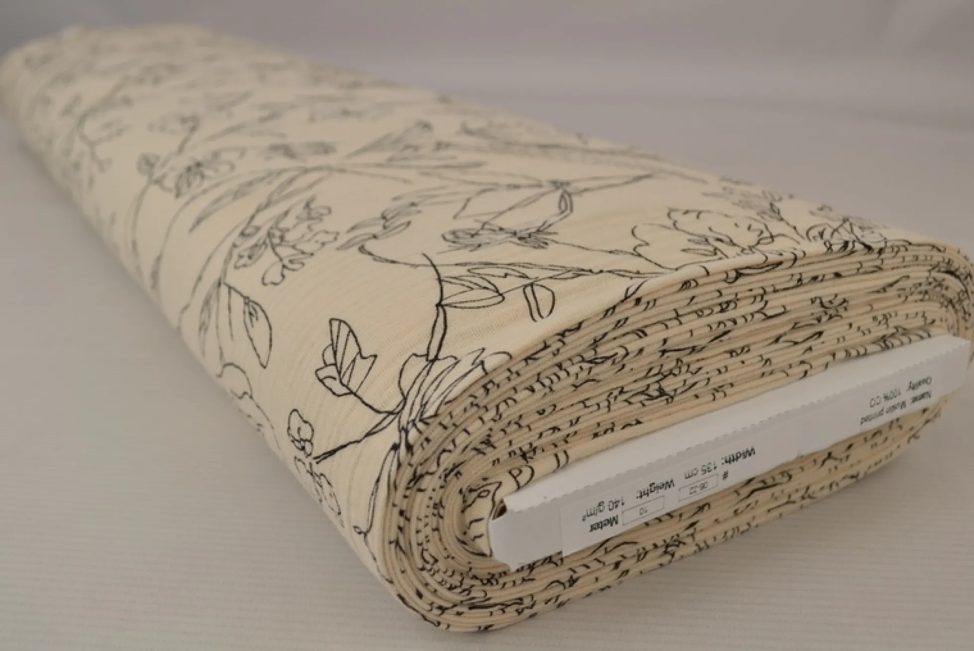 Hydrofiel / Mousseline – Floral lijntekening champagne