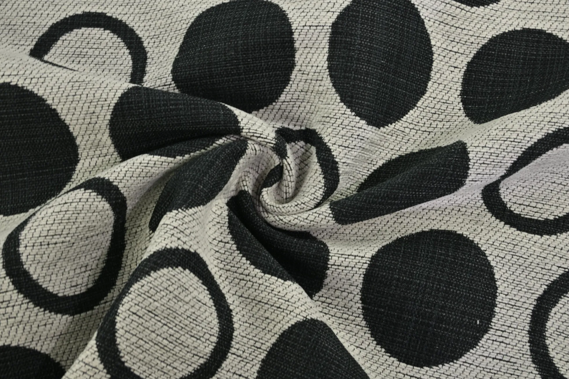 Jacquard Gobelin – Black & silver grey dots