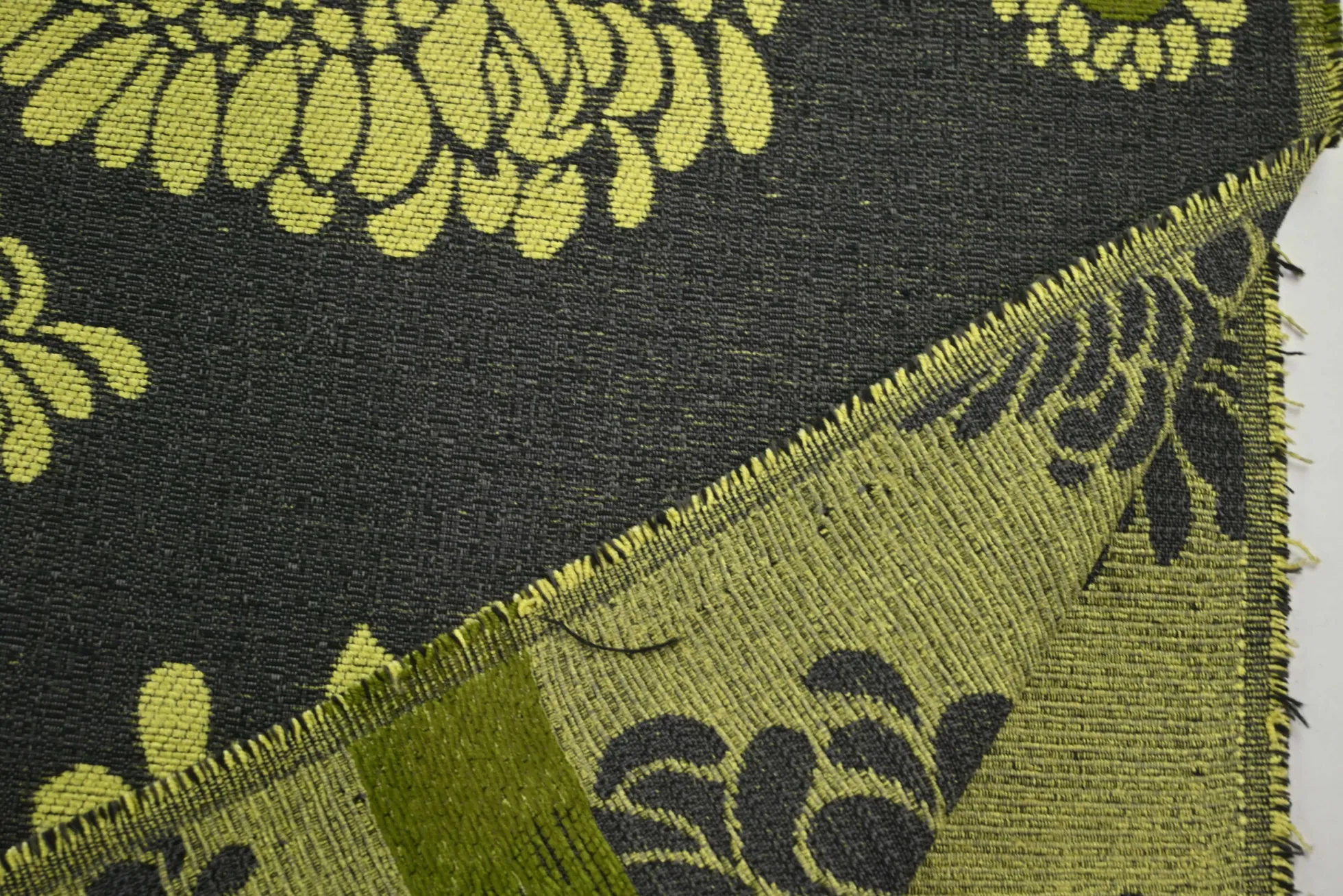 Jacquard Gobelin – Charcoal yellow floral