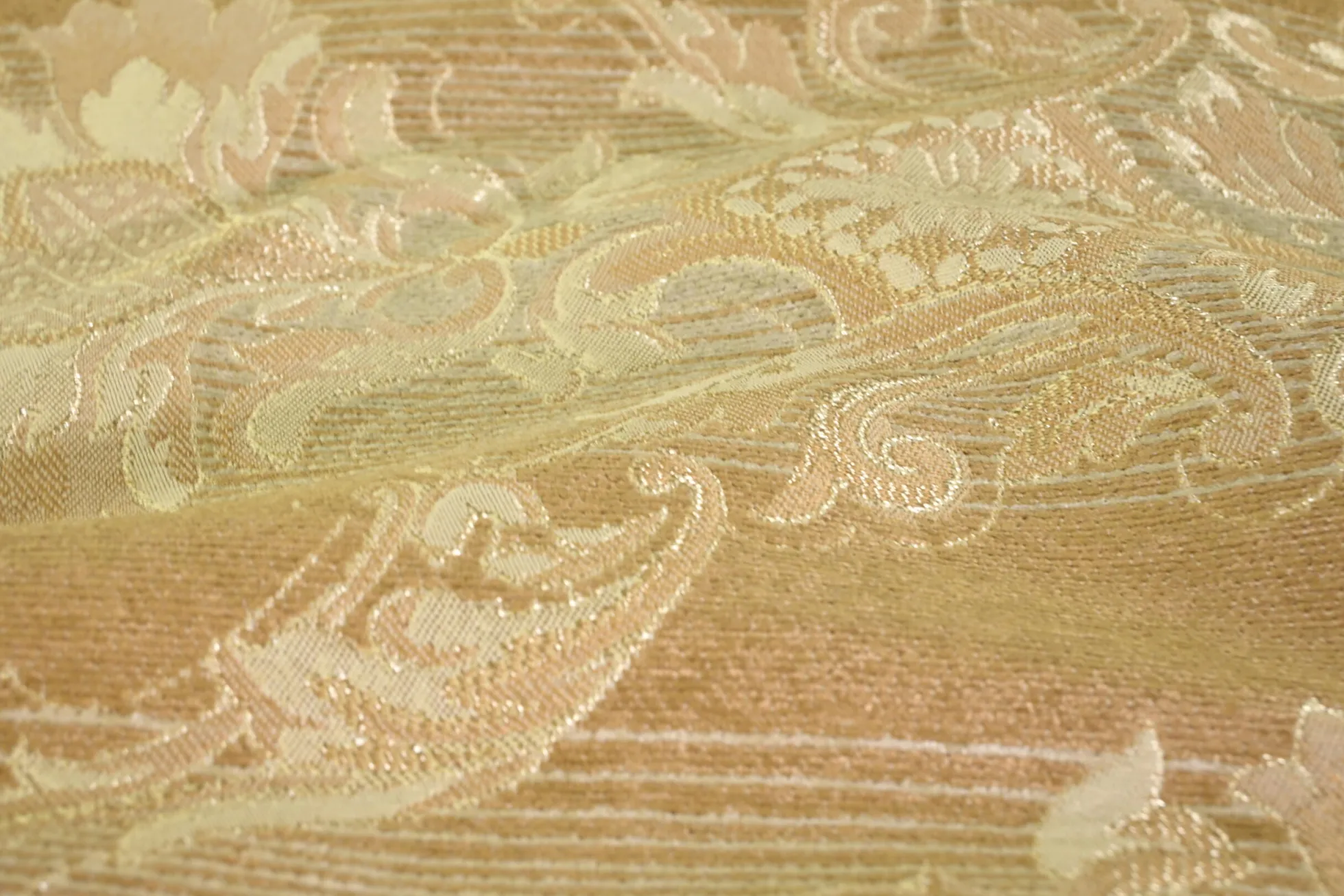 Jacquard Gobelin – Classic gold ornament