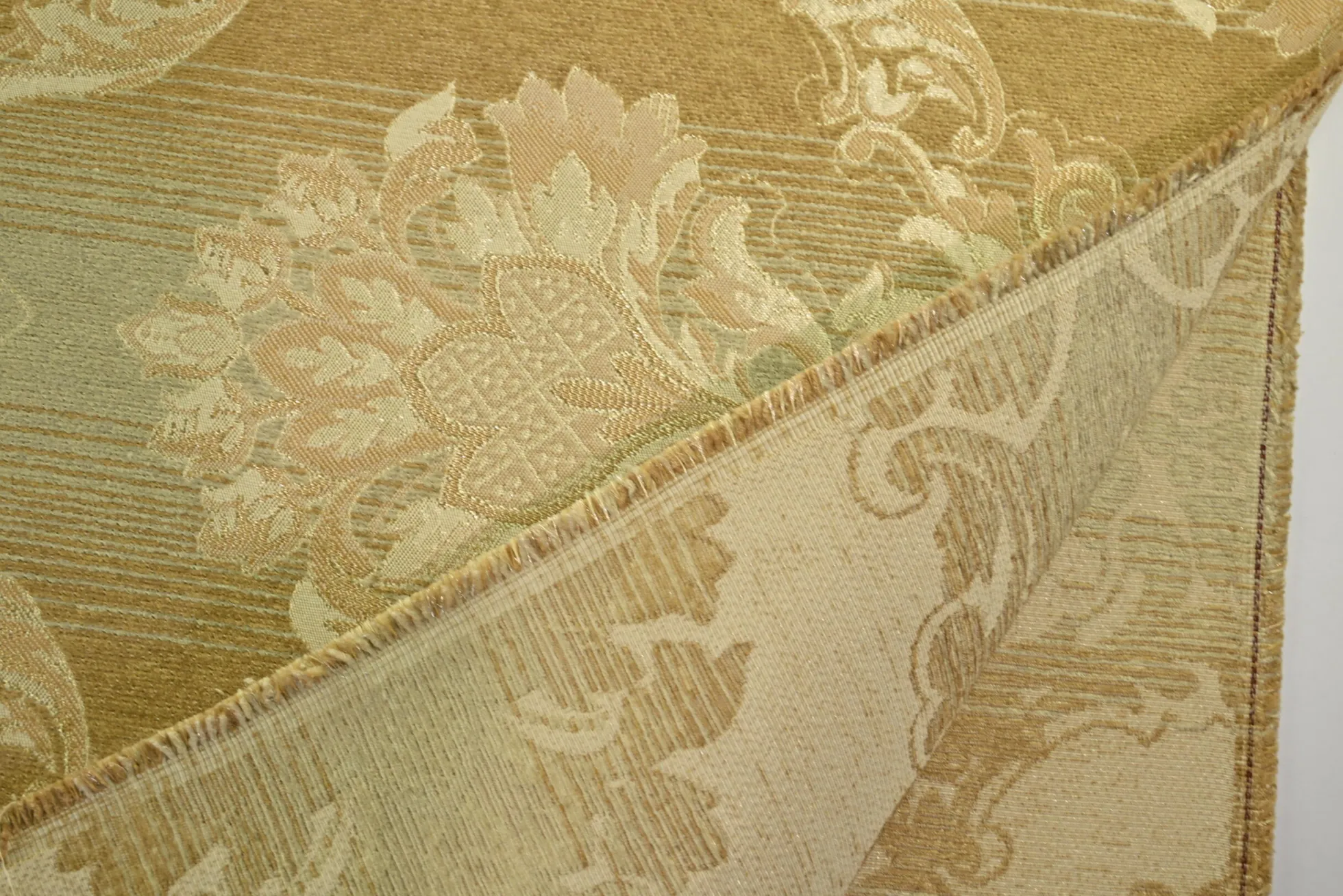 Jacquard Gobelin – Classic gold ornament