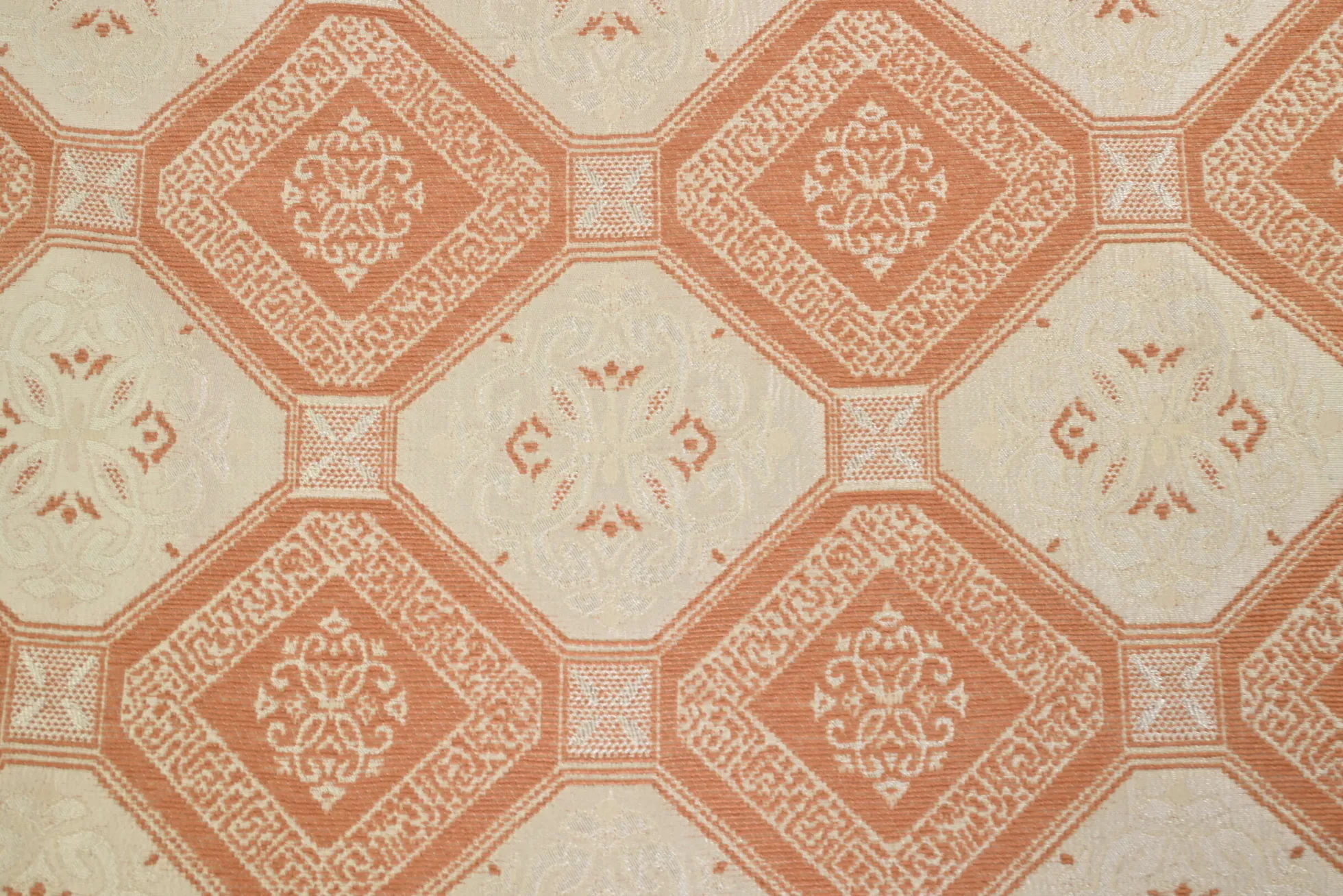 Jacquard Gobelin – Peach classic tile