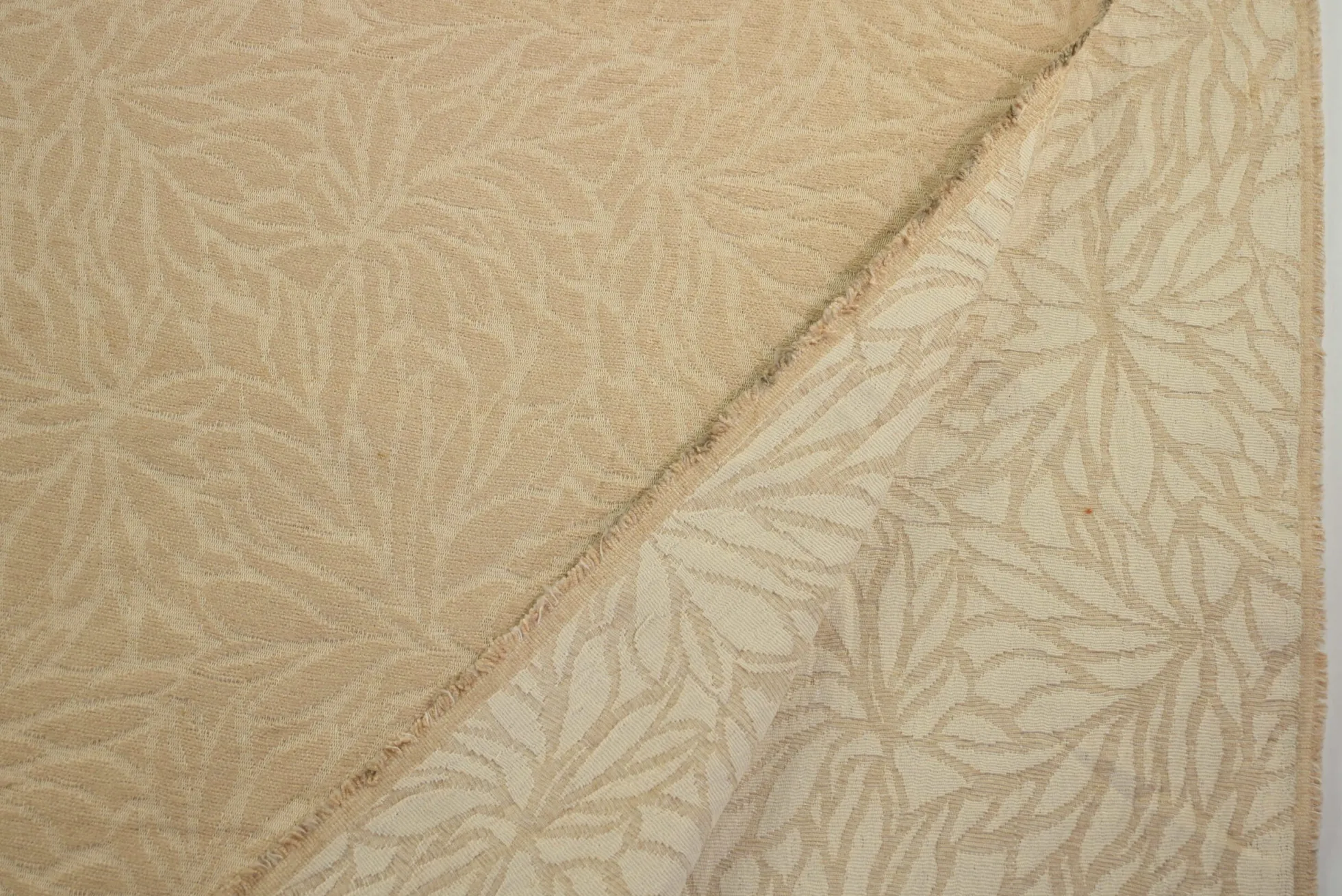 Jacquard Gobelin – Soft beige leaf