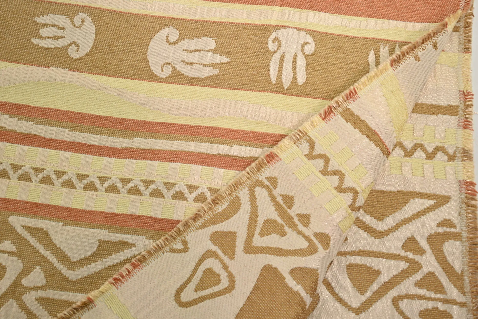 Jacquard Gobelin – Soft tribal stripe