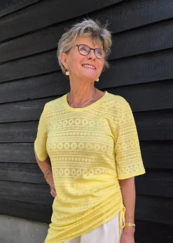 Jacquard jersey – Flower lines geel