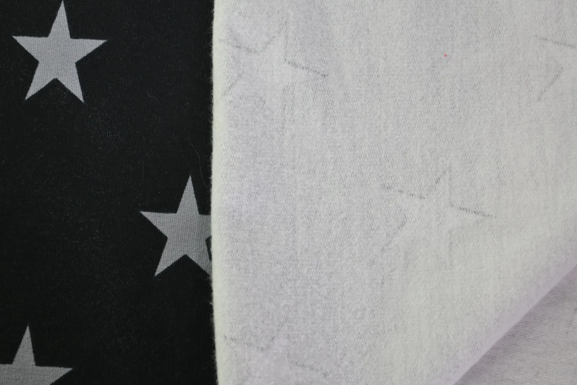 Jogging – Grey stars on black
