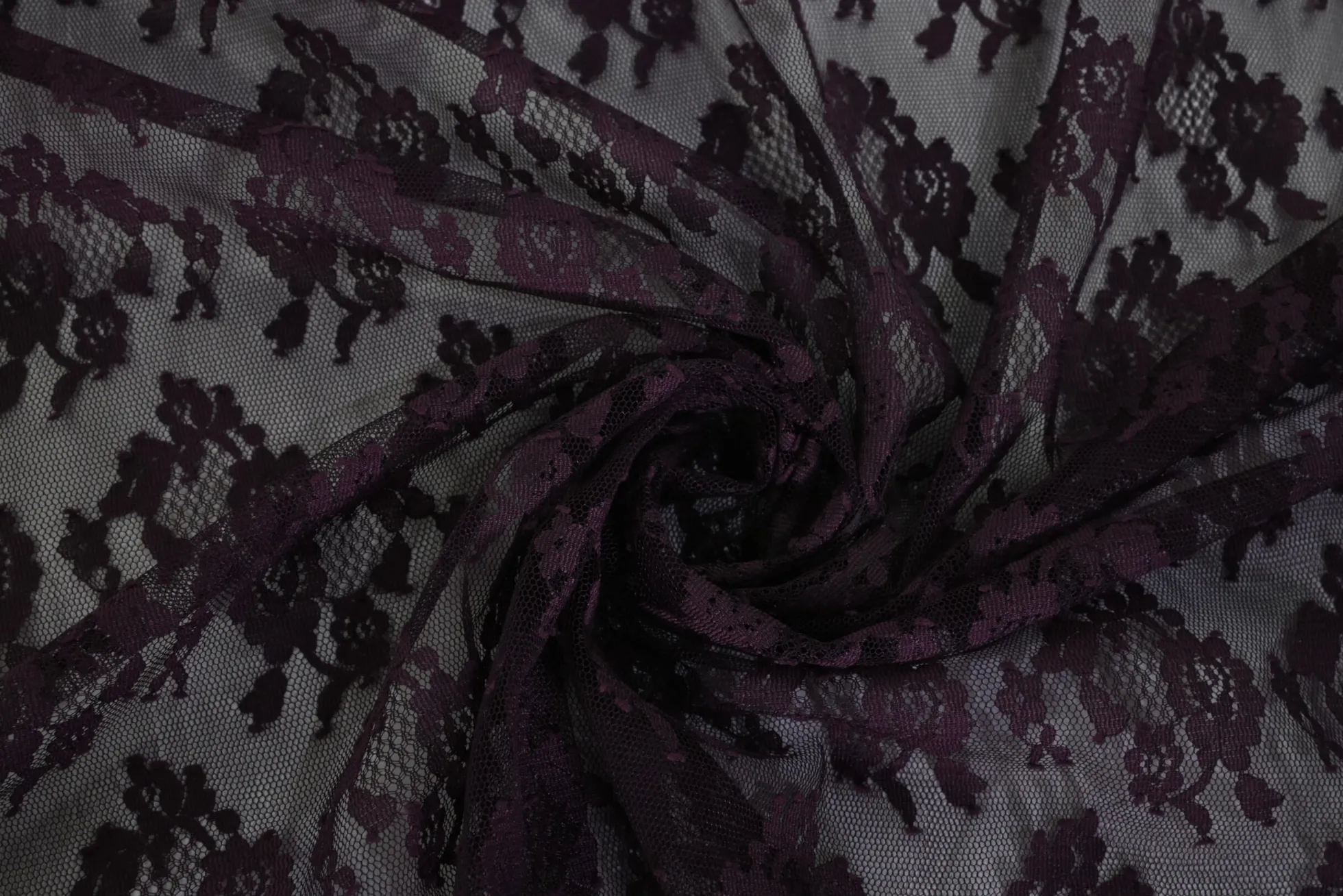 Kant – Aubergine bloemen