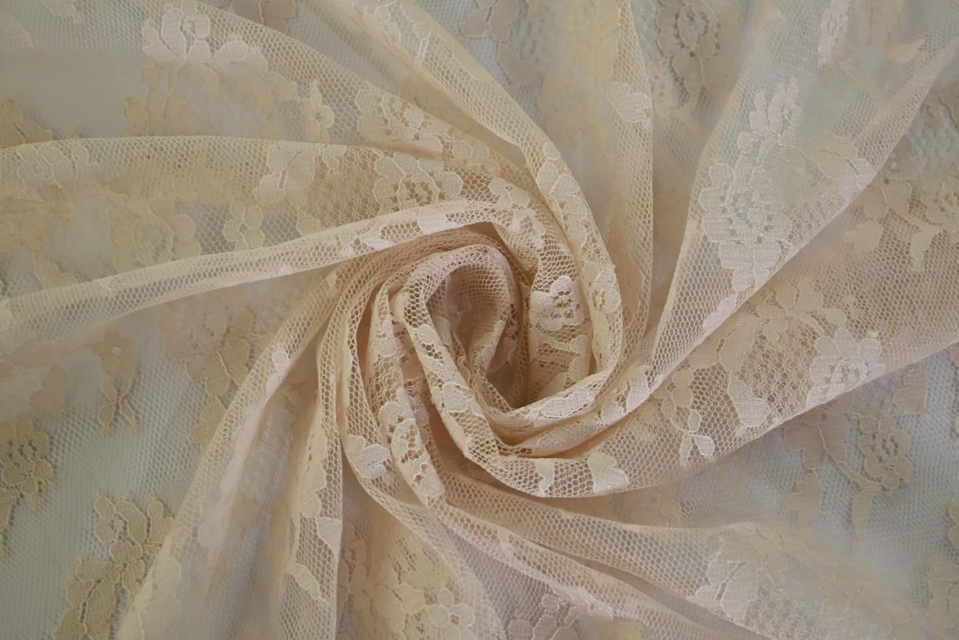 Kant – Huidskleur bloemen