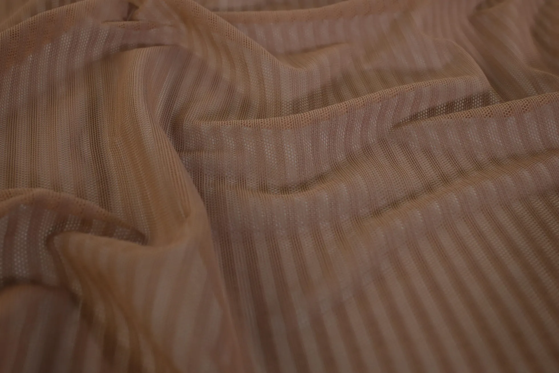 Kant / Mesh – Beige gestreept