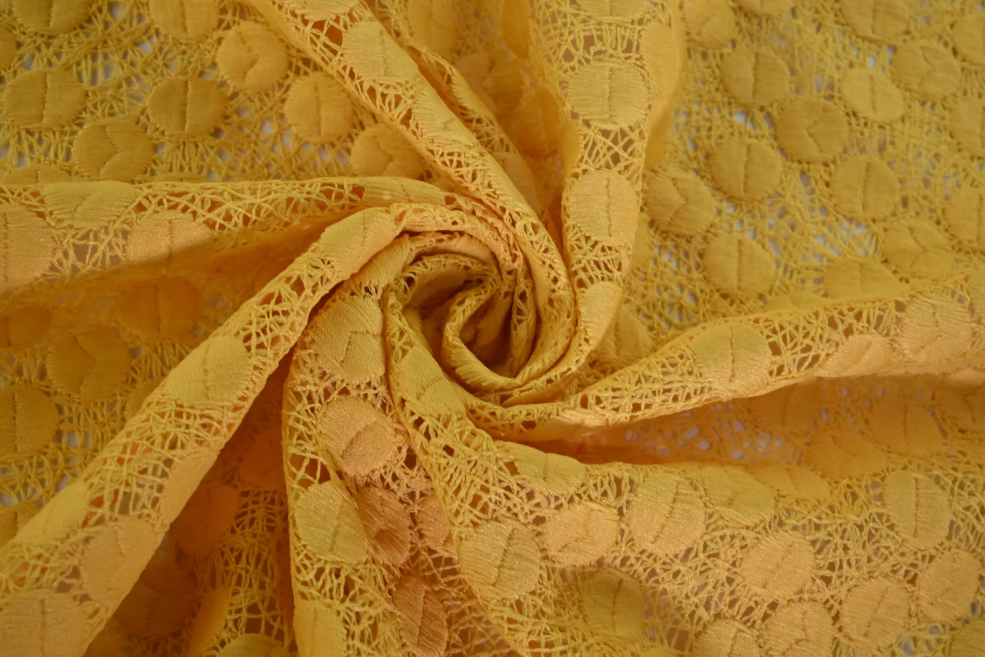 Kant – Modern dots ochre