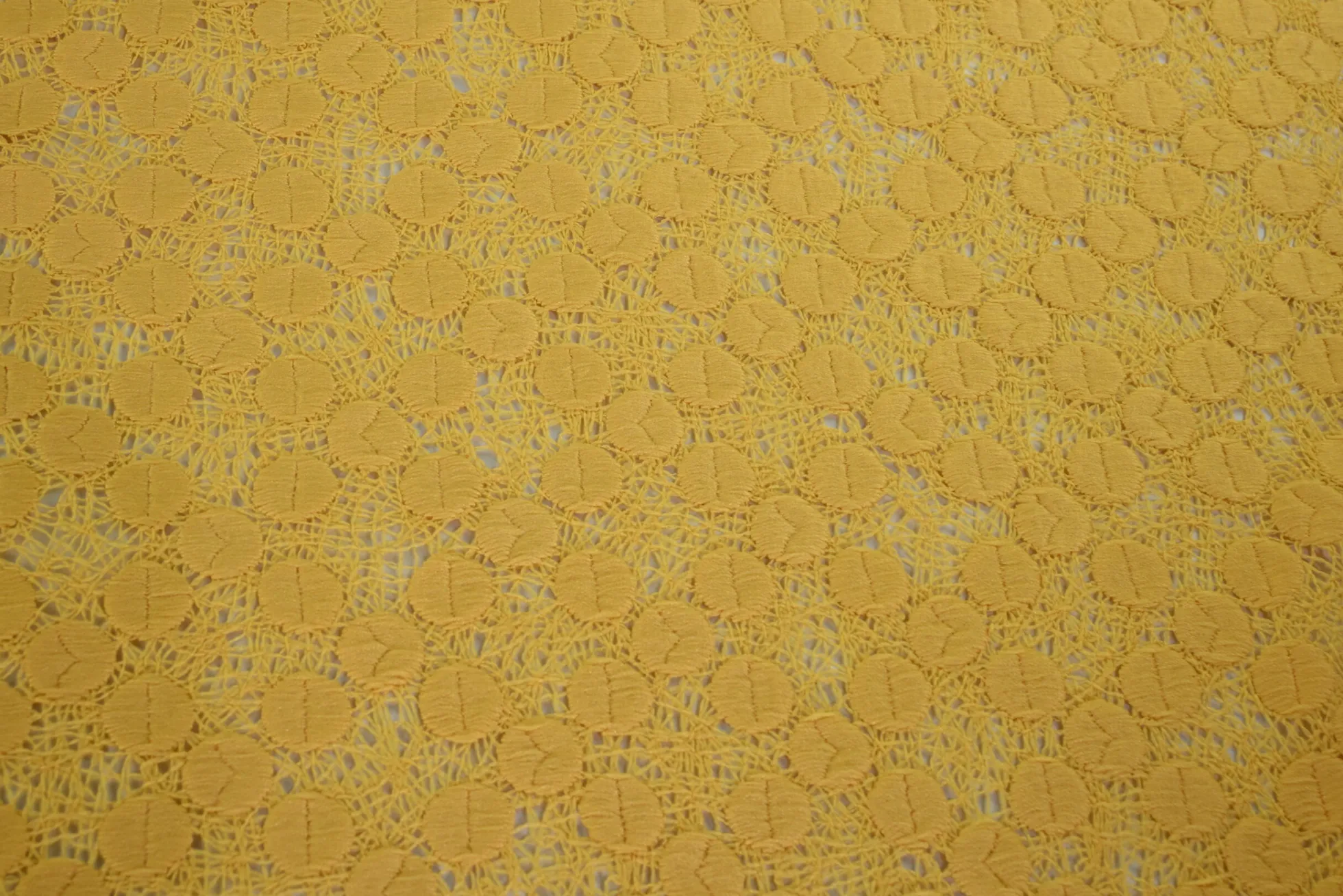 Kant – Modern dots ochre